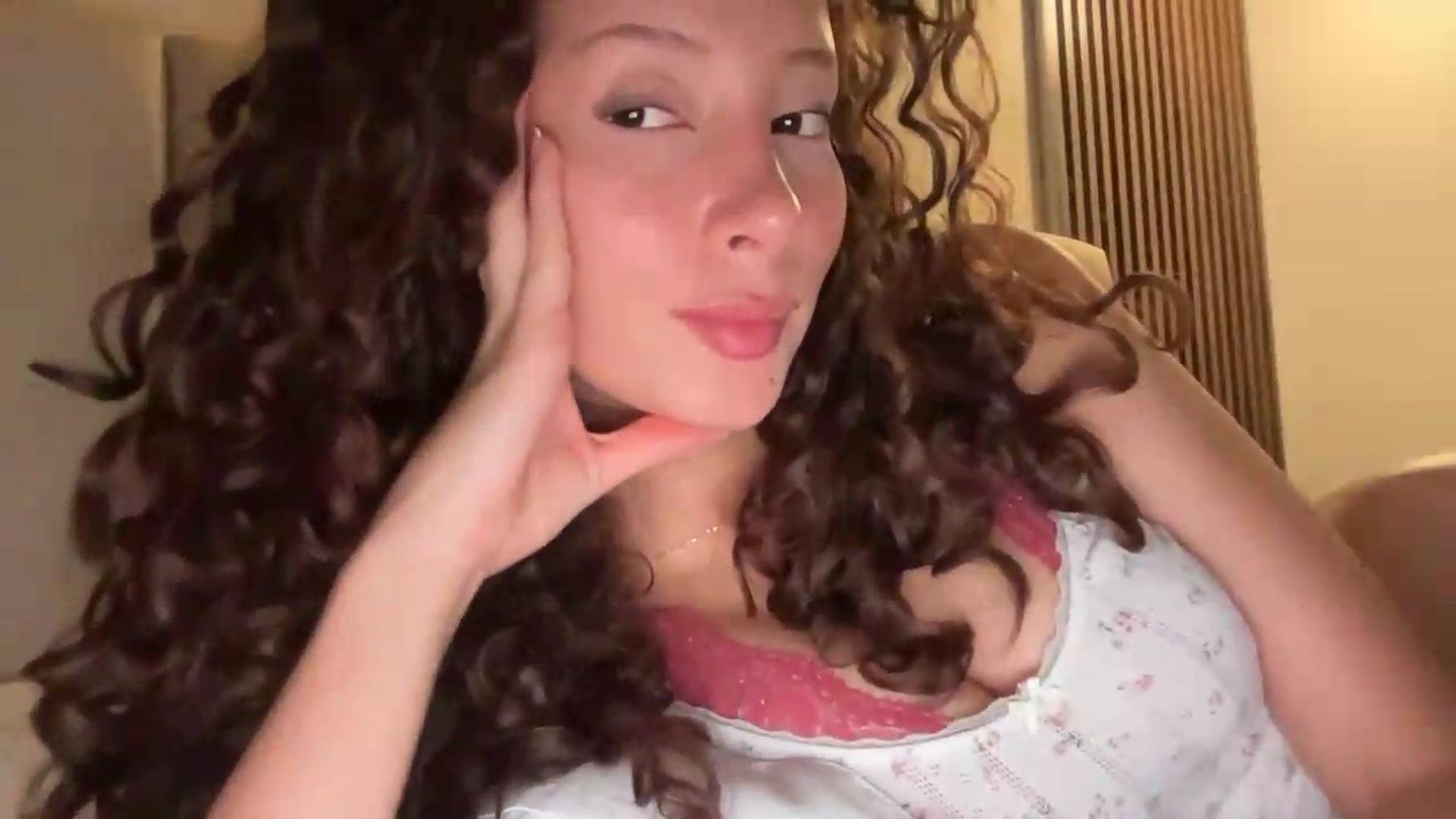 Gallery image thumbnail from SweetEllie's myfreecams stream on, 06/23/2026, 10:11 image 13 of 20
