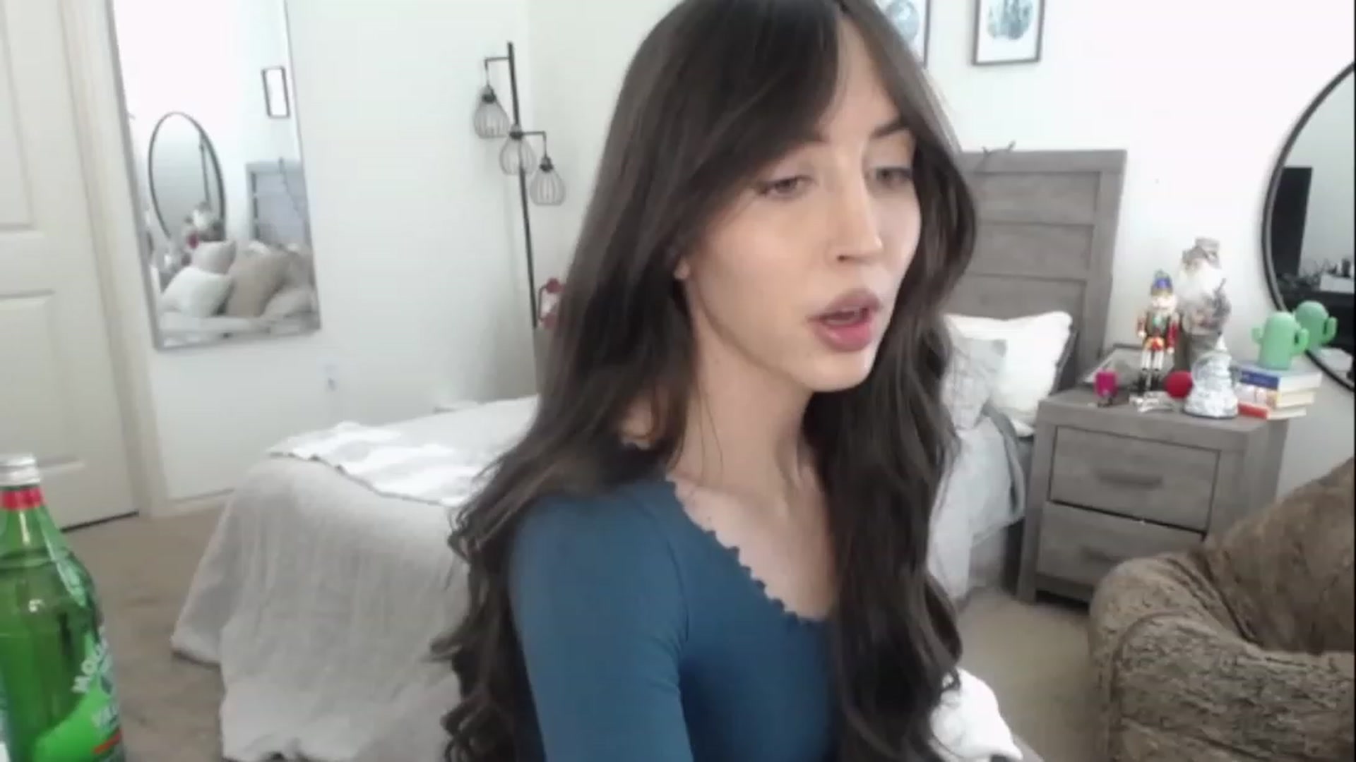 Gallery image thumbnail from SweetHarlie's myfreecams stream on, 01/16/2023, 21:55 image 6 of 20