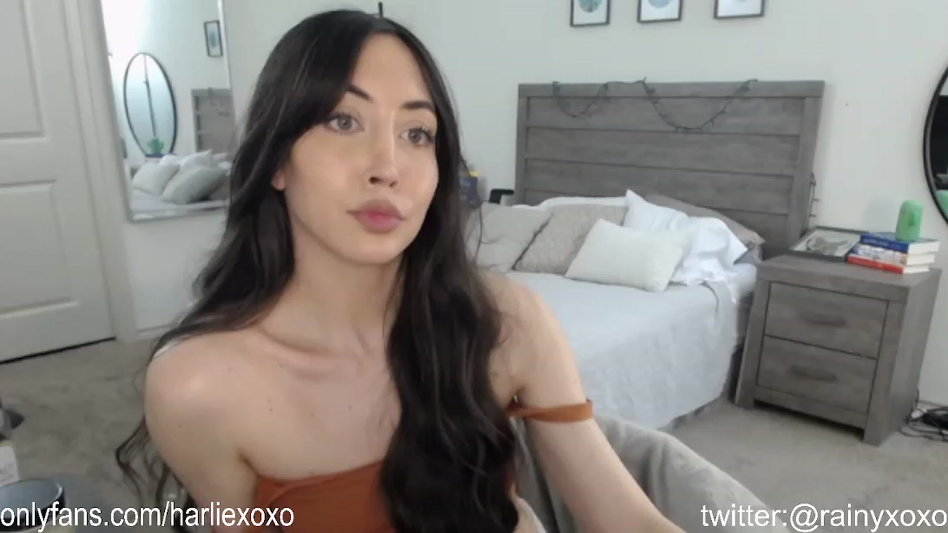 Gallery image thumbnail from SweetHarlie's myfreecams stream on, 05/05/2023, 24:05 image 8 of 20