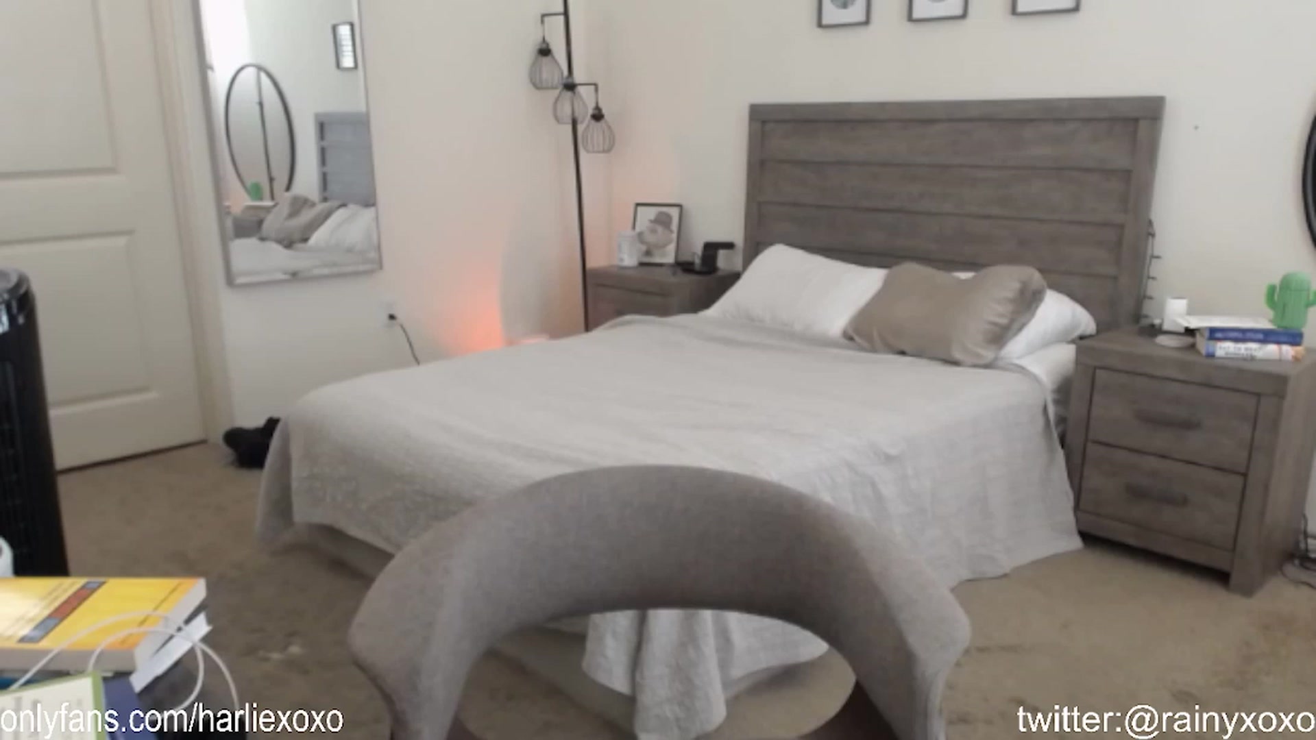 Gallery image thumbnail from SweetHarlie's myfreecams stream on, 09/28/2023, 20:07 image 12 of 20