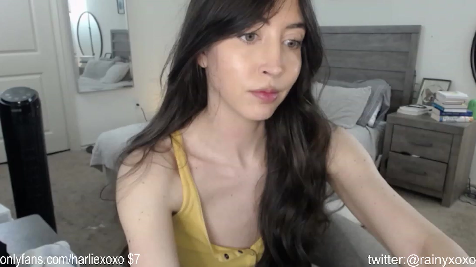 Gallery image thumbnail from SweetHarlie's myfreecams stream on, 10/28/2023, 02:35 image 9 of 20