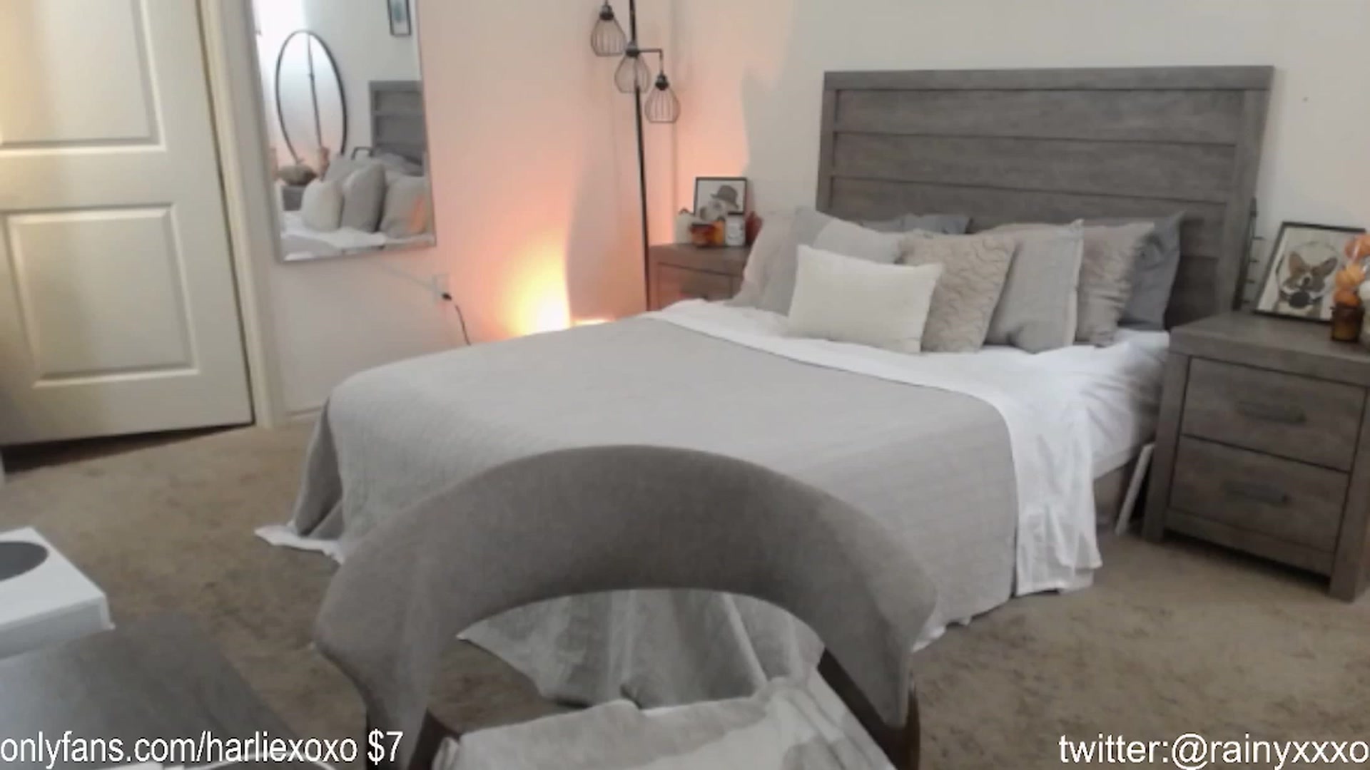Gallery image thumbnail from SweetHarlie's myfreecams stream on, 11/22/2023, 02:09 image 19 of 20