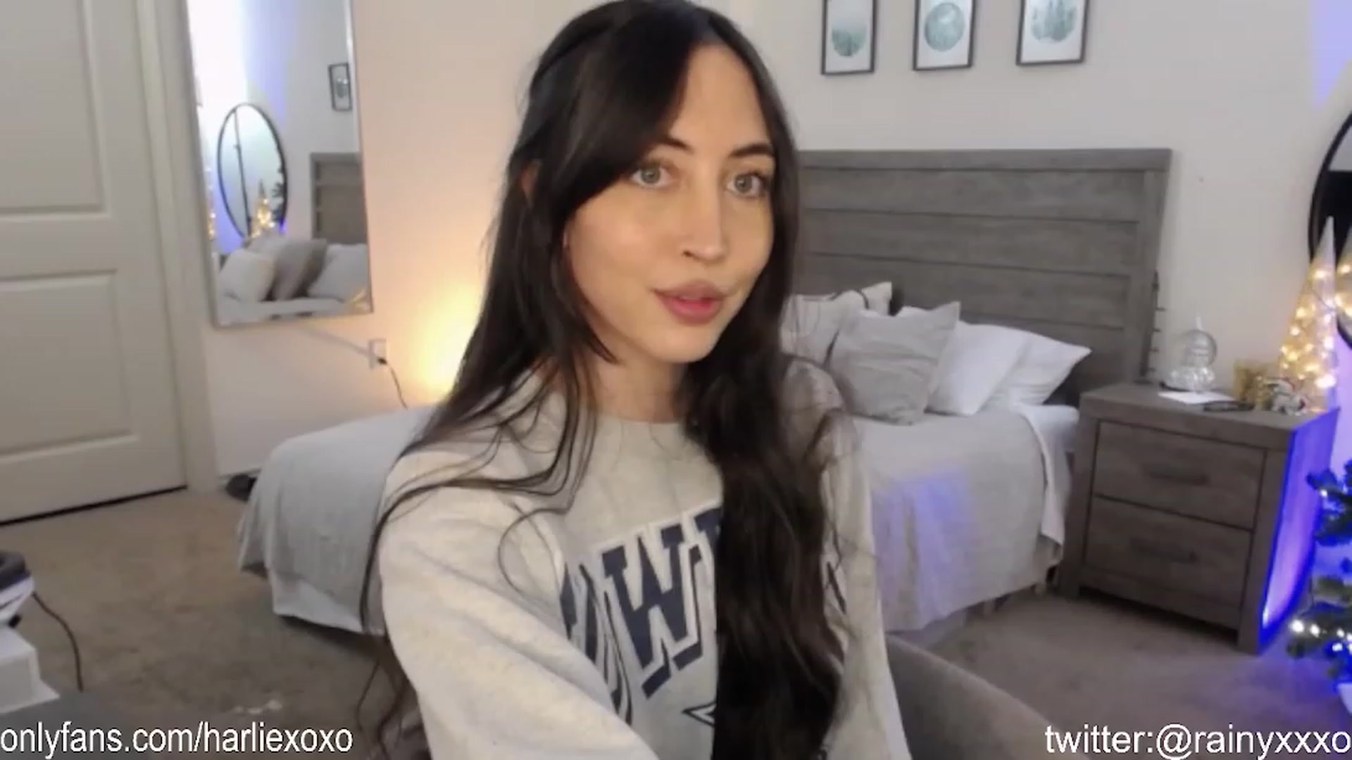 Gallery image thumbnail from SweetHarlie's myfreecams stream on, 01/01/2024, 01:59 image 12 of 20
