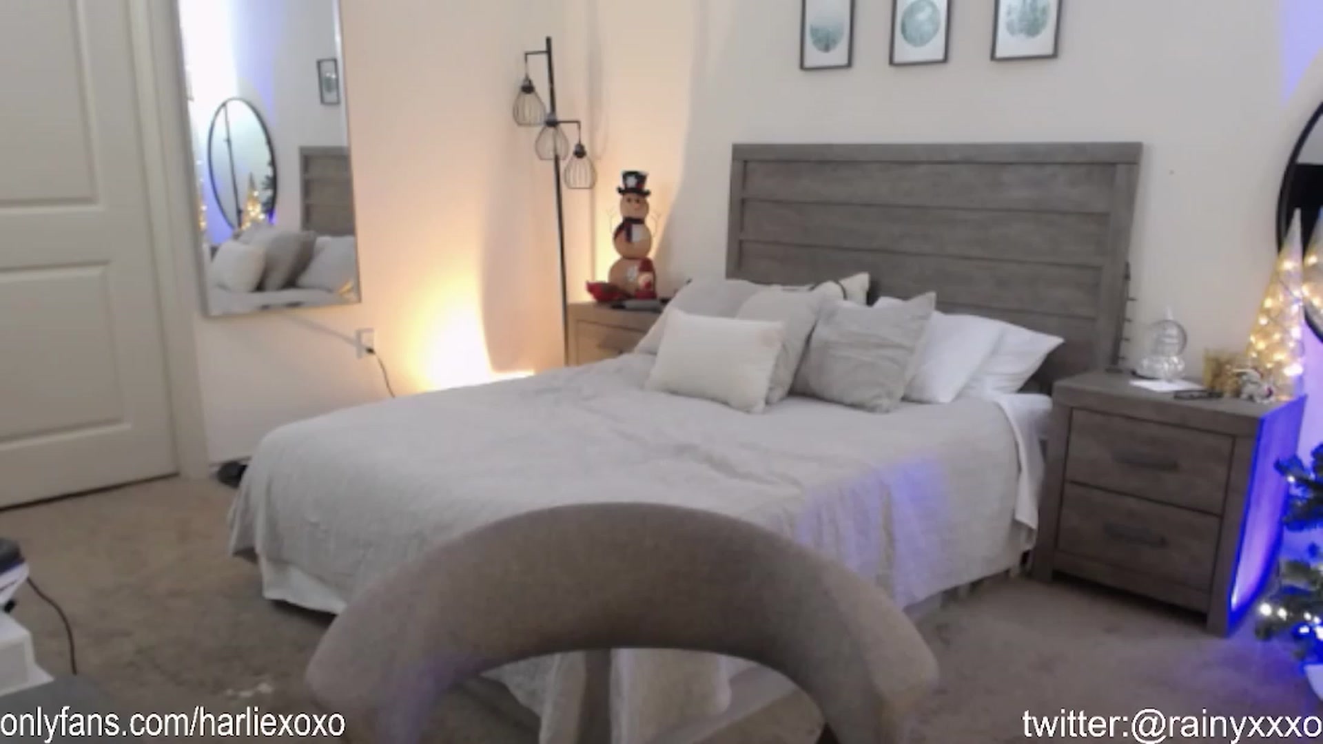 Gallery image thumbnail from SweetHarlie's myfreecams stream on, 01/01/2024, 01:59 image 15 of 20