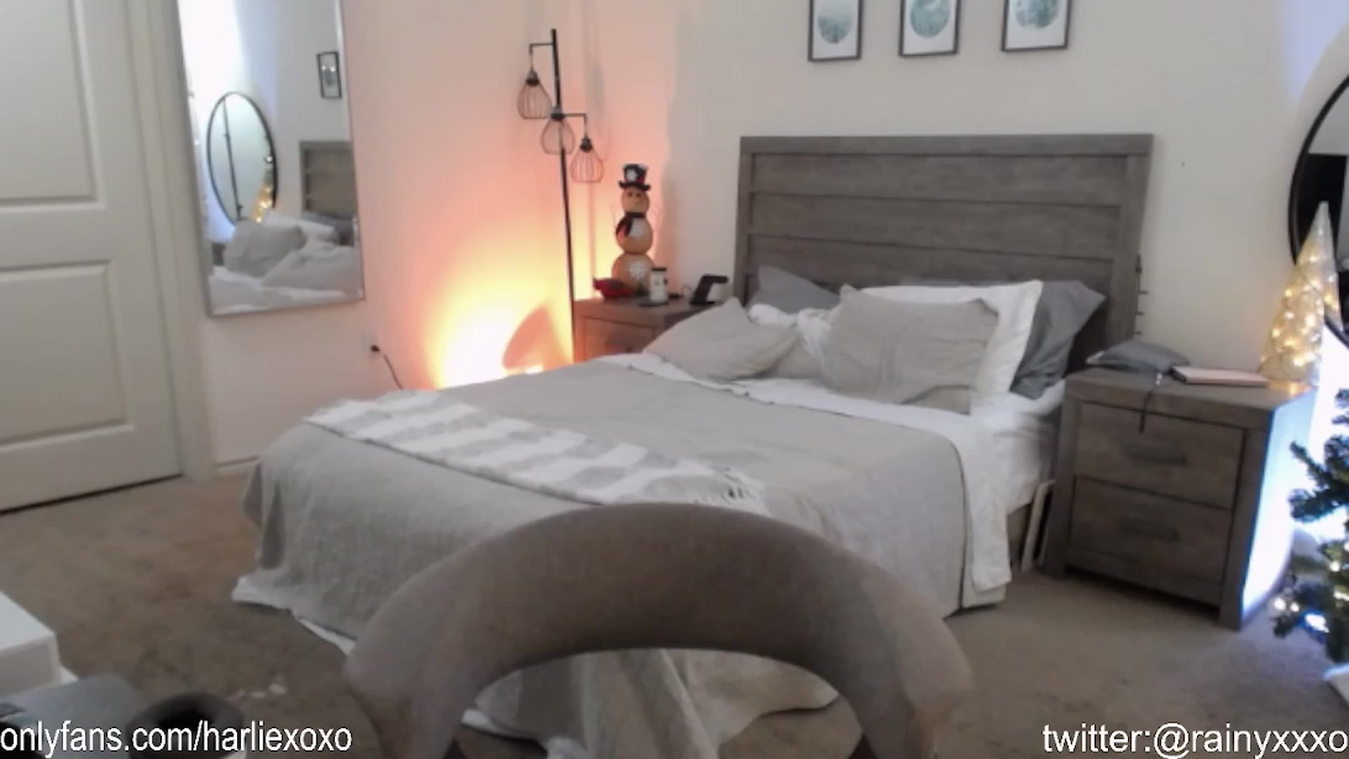 Gallery image thumbnail from SweetHarlie's myfreecams stream on, 01/24/2024, 24:32 image 11 of 20