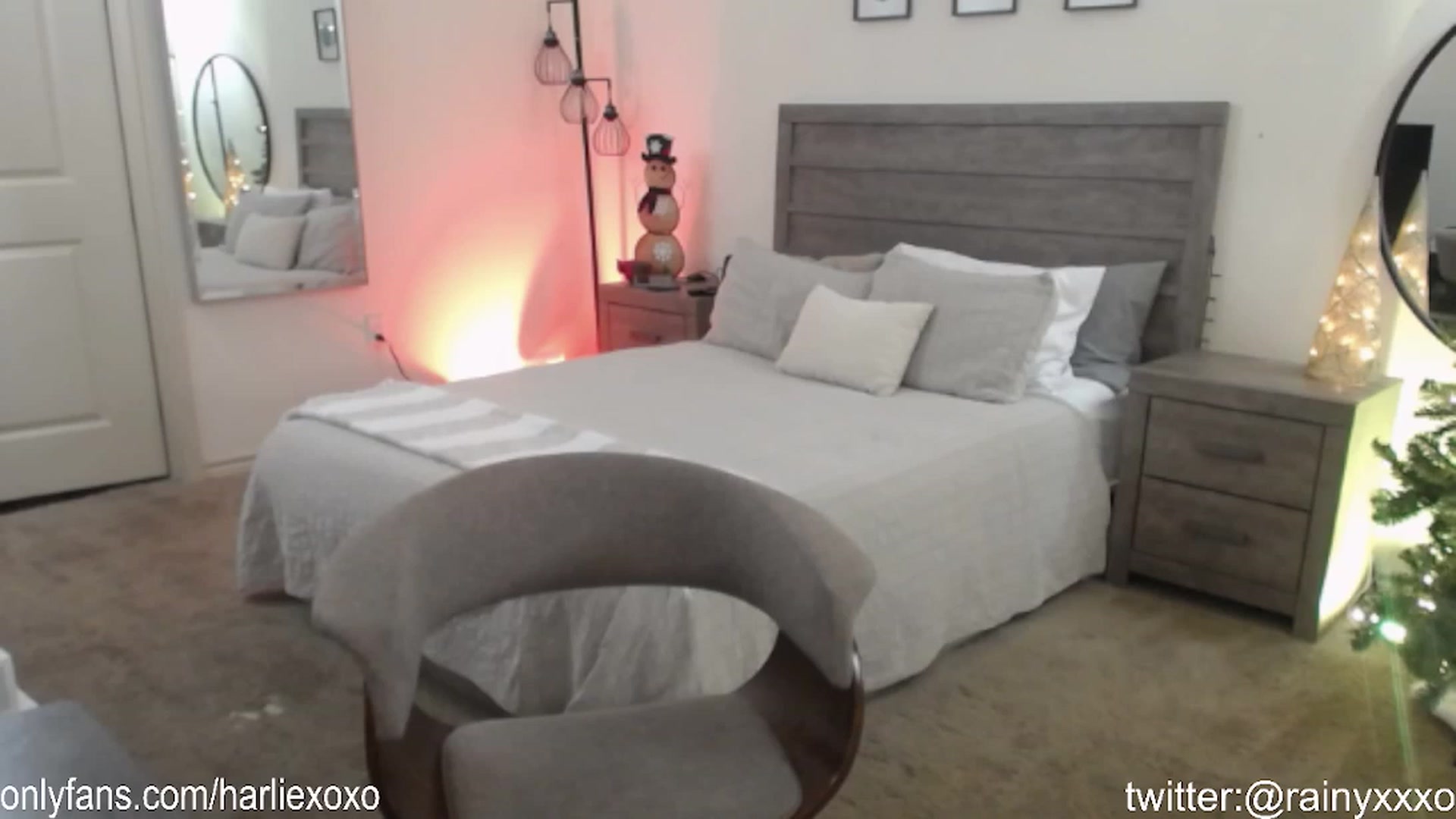 Gallery image thumbnail from SweetHarlie's myfreecams stream on, 01/29/2024, 22:57 image 15 of 20