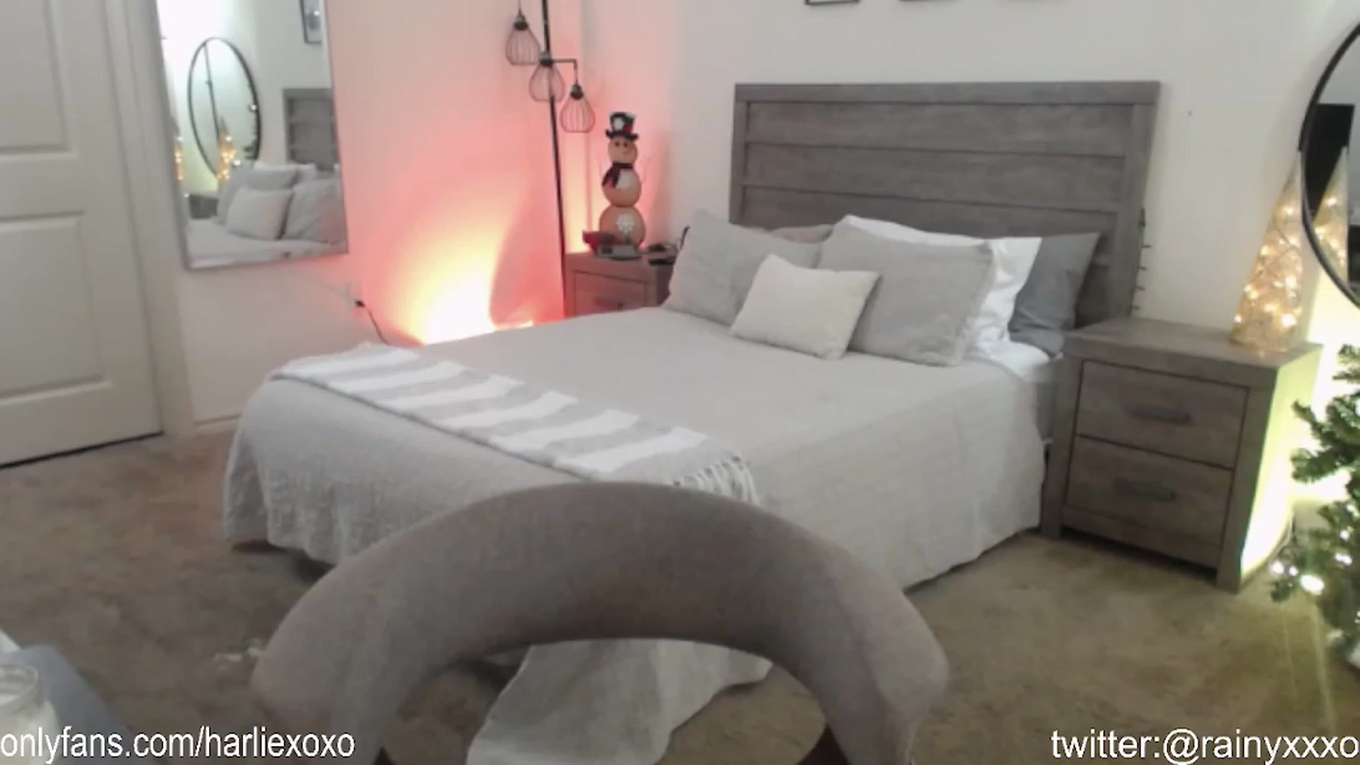 Gallery image thumbnail from SweetHarlie's myfreecams stream on, 01/29/2024, 23:20 image 13 of 20