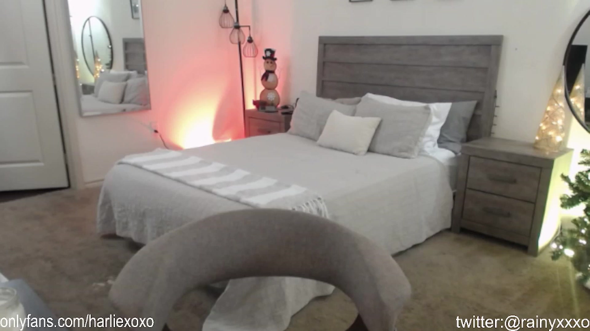 Gallery image thumbnail from SweetHarlie's myfreecams stream on, 01/29/2024, 23:20 image 18 of 20
