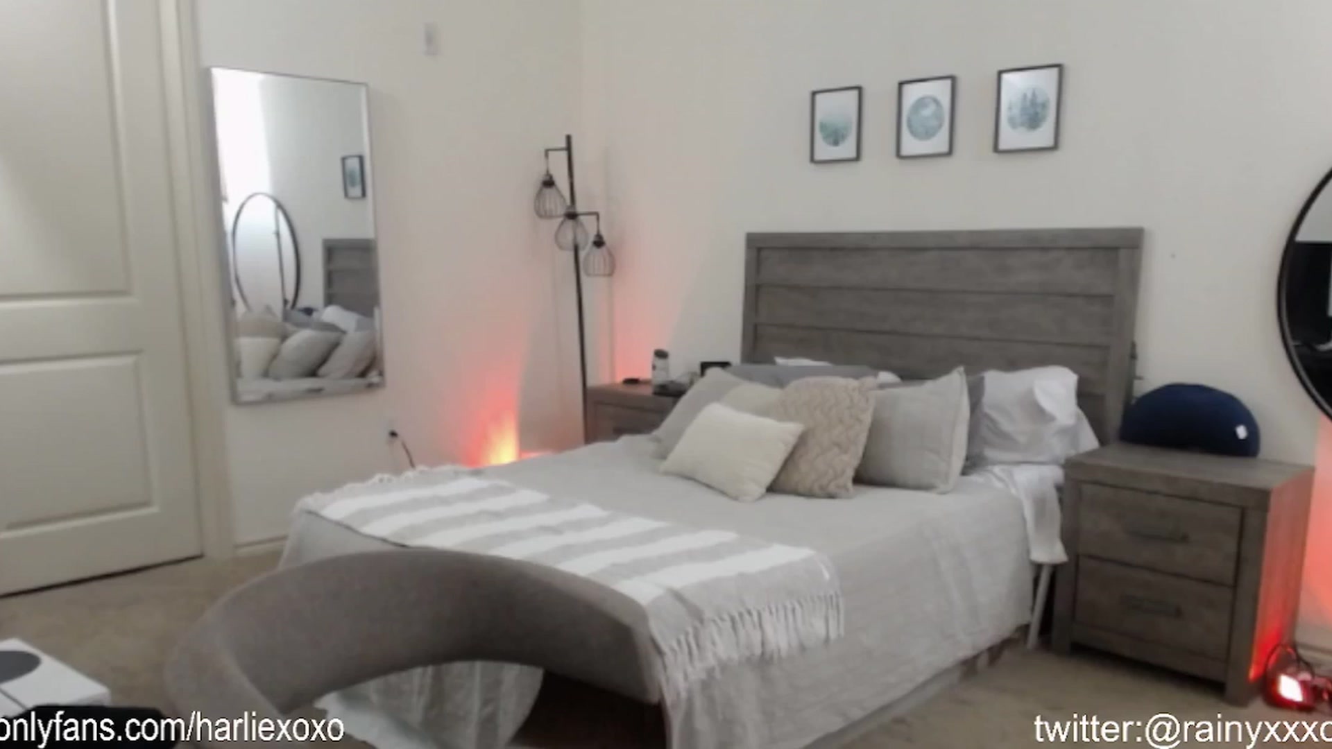 Gallery image thumbnail from SweetHarlie's myfreecams stream on, 03/25/2024, 19:07 image 12 of 20