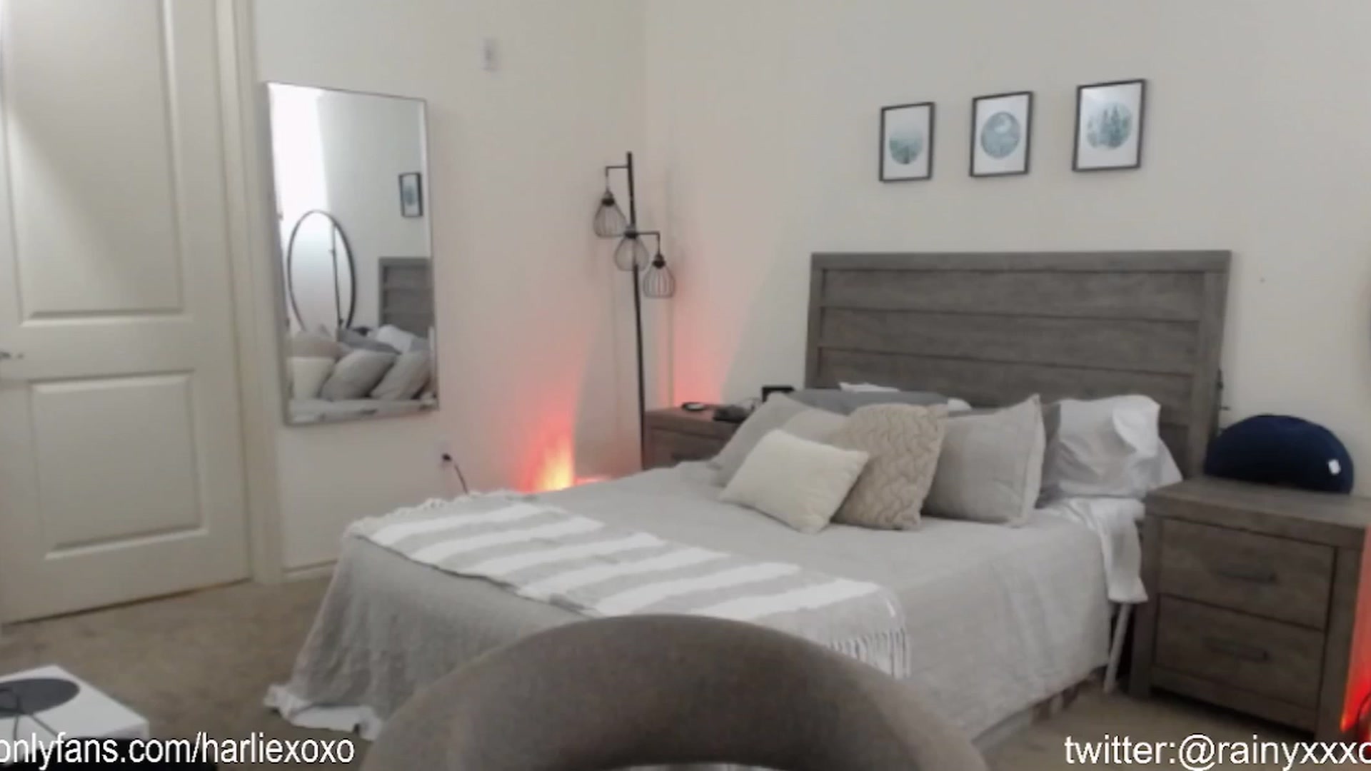 Gallery image thumbnail from SweetHarlie's myfreecams stream on, 03/25/2024, 19:07 image 18 of 20