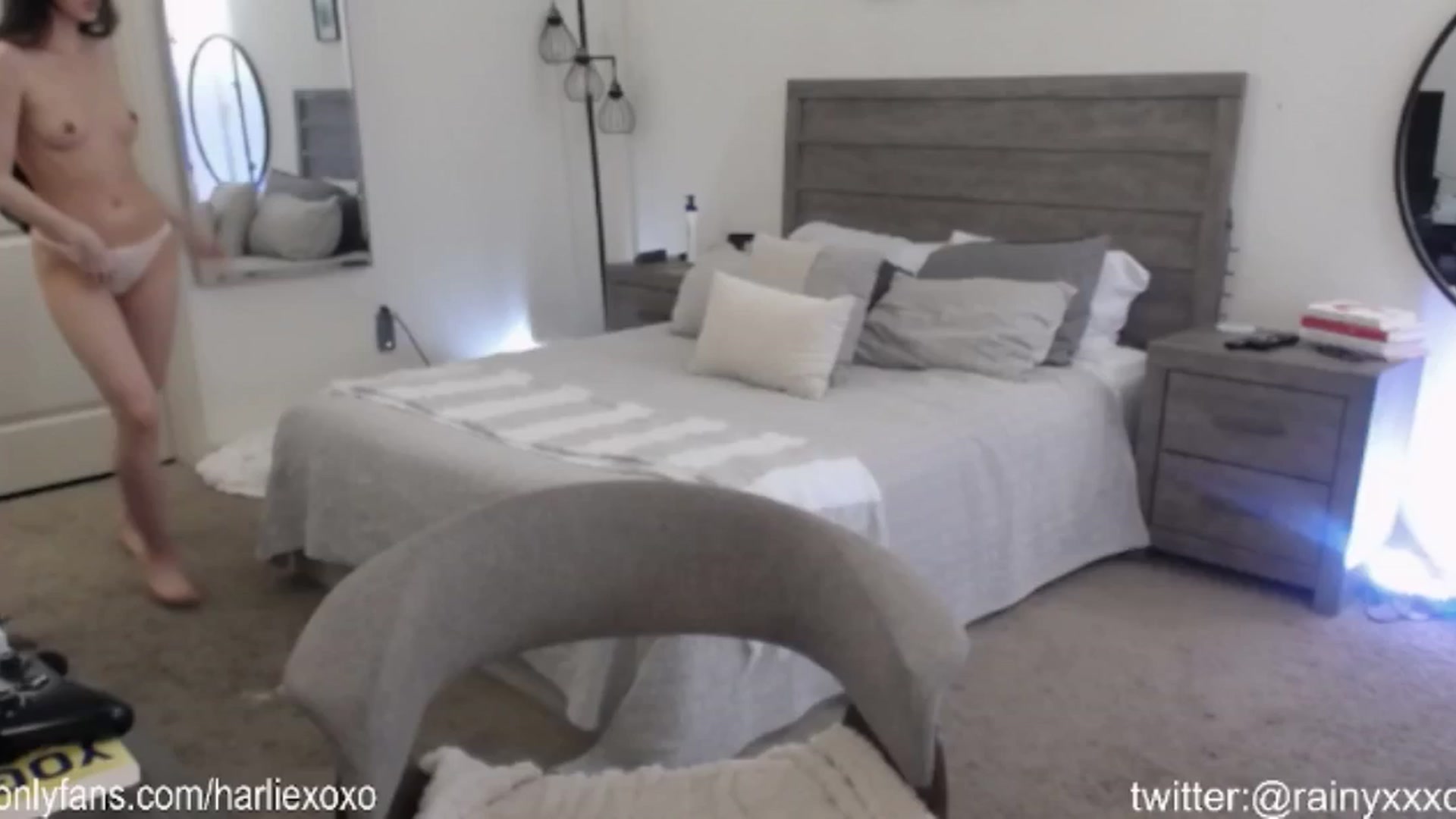 Gallery image thumbnail from SweetHarlie's myfreecams stream on, 05/23/2024, 22:04 image 18 of 20