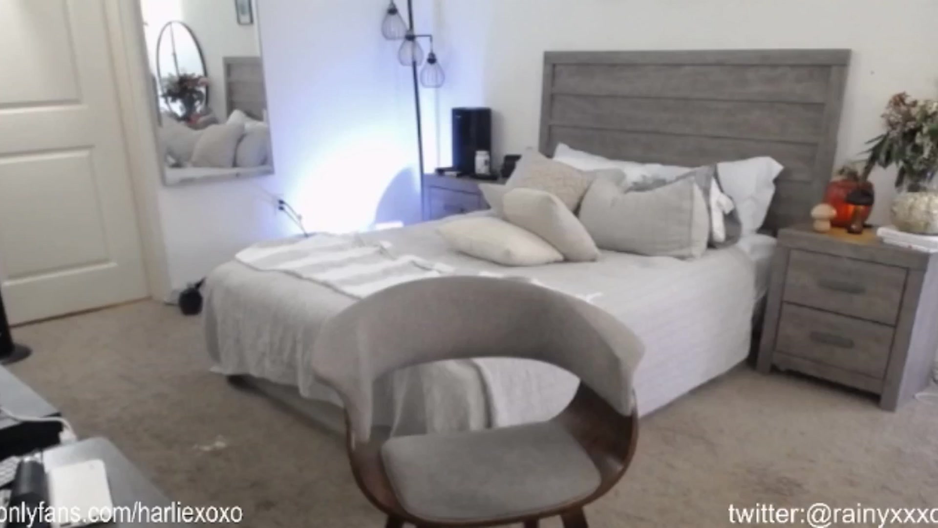Gallery image thumbnail from SweetHarlie's myfreecams stream on, 10/08/2024, 24:14 image 6 of 20