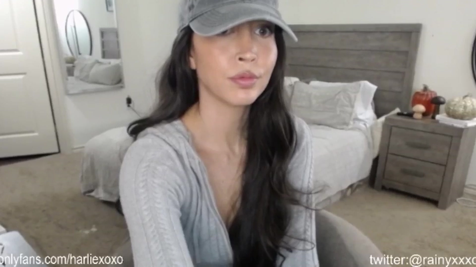 Gallery image thumbnail from SweetHarlie's myfreecams stream on, 10/15/2024, 23:53 image 11 of 20