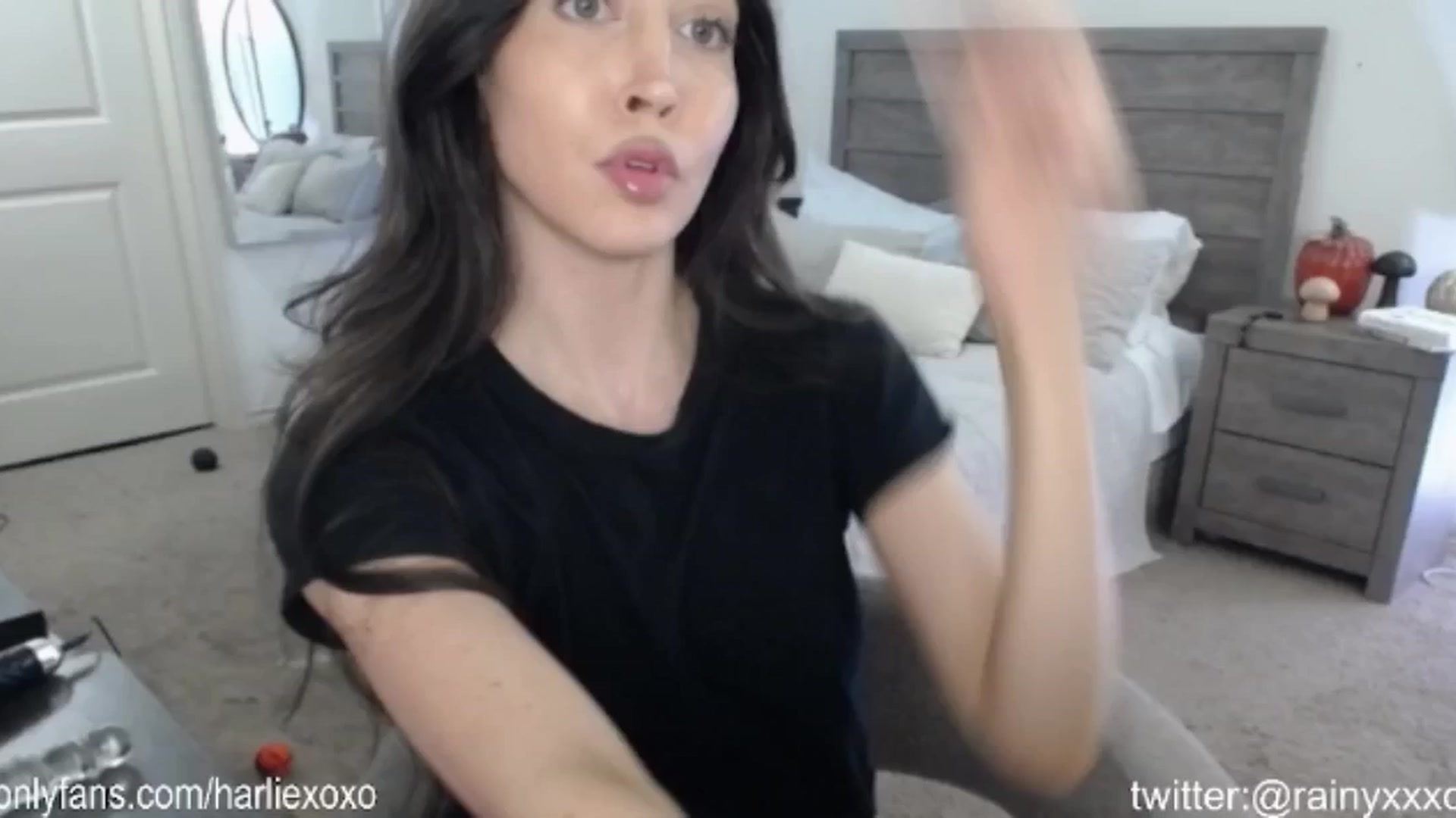 Gallery image thumbnail from SweetHarlie's myfreecams stream on, 10/18/2024, 23:38 image 11 of 20