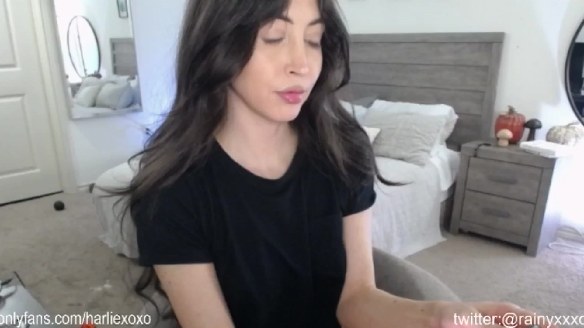 Gallery image thumbnail from SweetHarlie's myfreecams stream on, 10/18/2024, 23:38 image 18 of 20