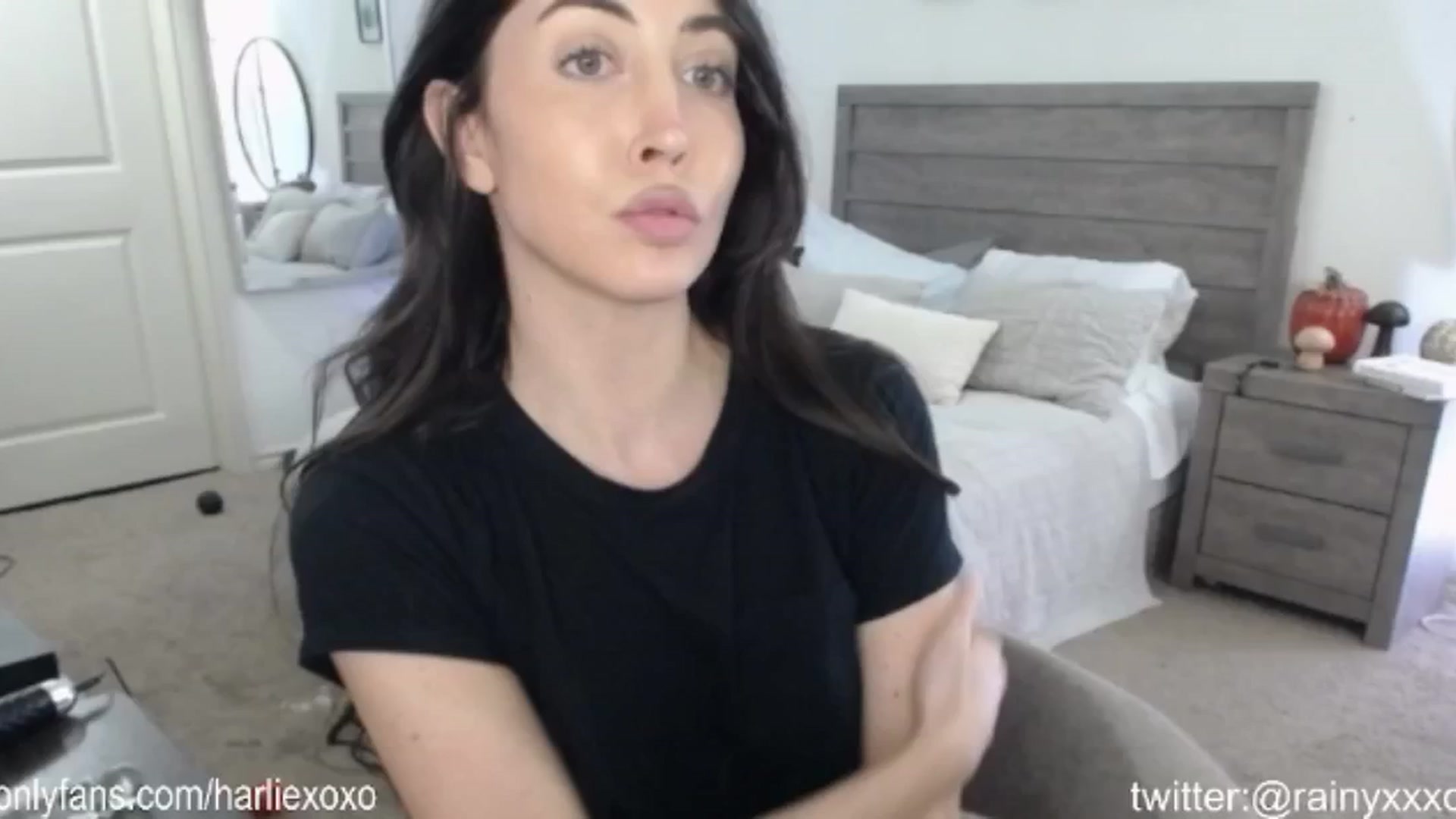Gallery image thumbnail from SweetHarlie's myfreecams stream on, 10/18/2024, 23:38 image 7 of 20