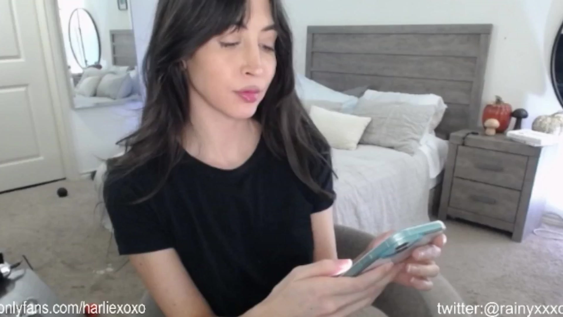 Gallery image thumbnail from SweetHarlie's myfreecams stream on, 10/18/2024, 23:38 image 19 of 20