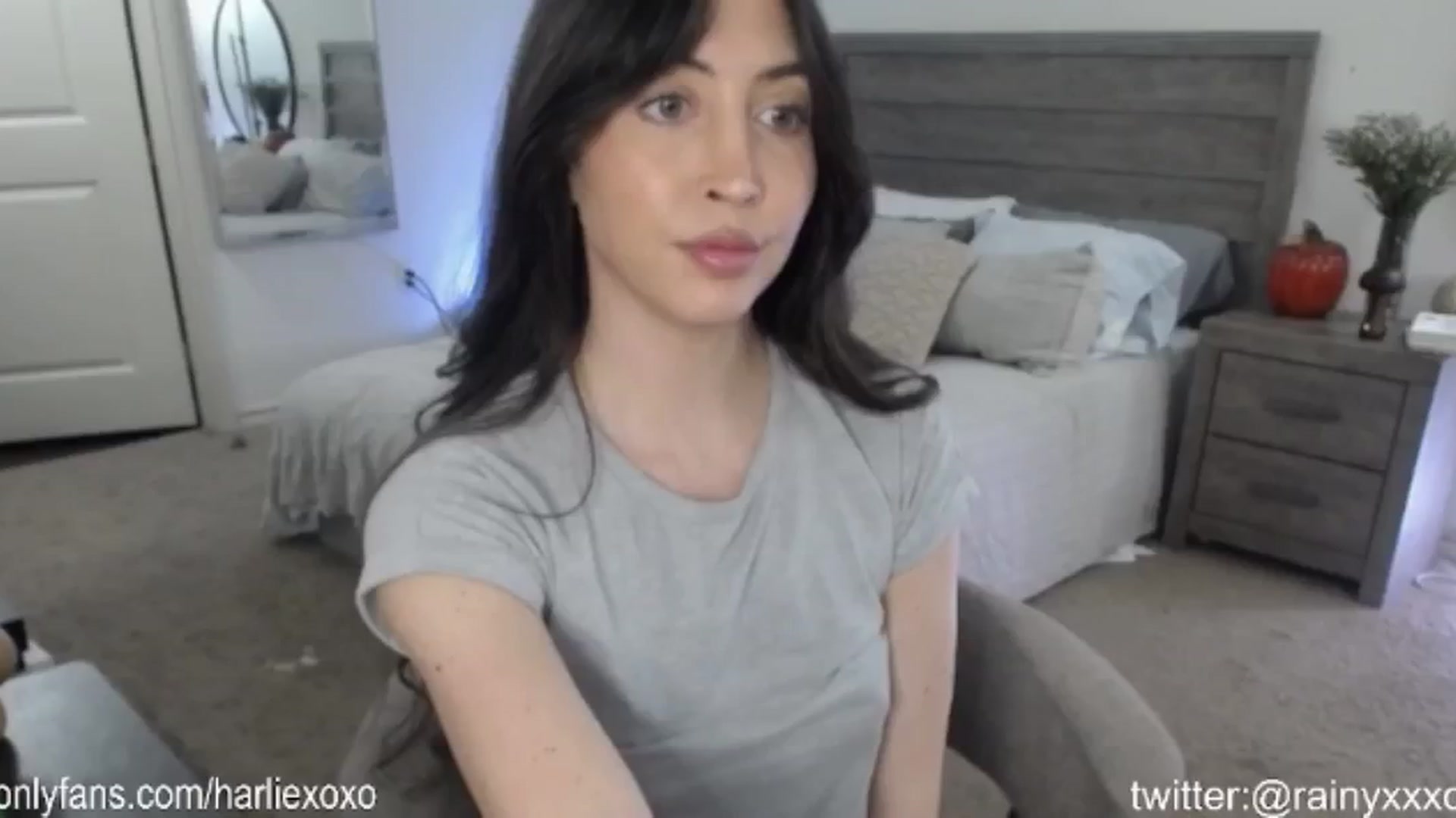Gallery image thumbnail from SweetHarlie's myfreecams stream on, 10/22/2024, 23:06 image 5 of 20