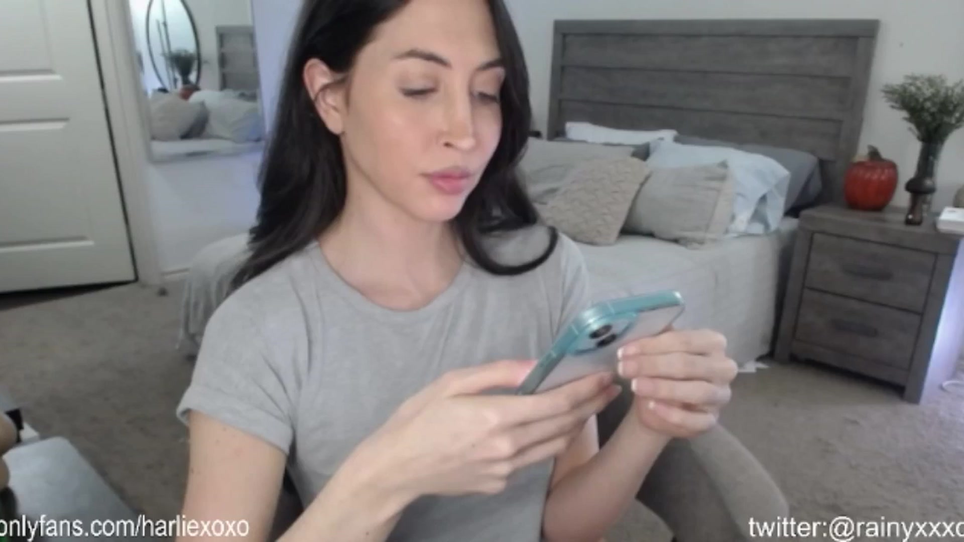 Gallery image thumbnail from SweetHarlie's myfreecams stream on, 10/22/2024, 23:06 image 3 of 20