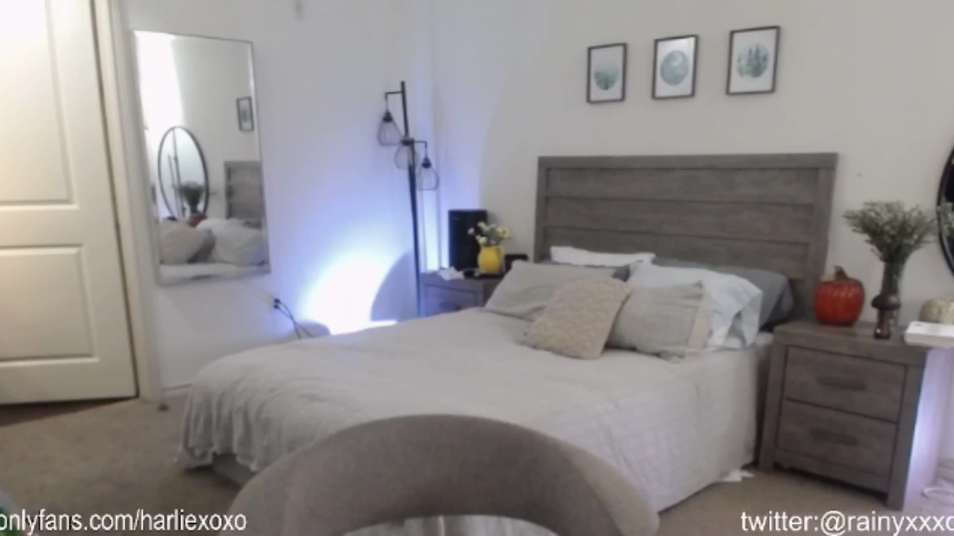 Gallery image thumbnail from SweetHarlie's myfreecams stream on, 10/22/2024, 23:06 image 9 of 20