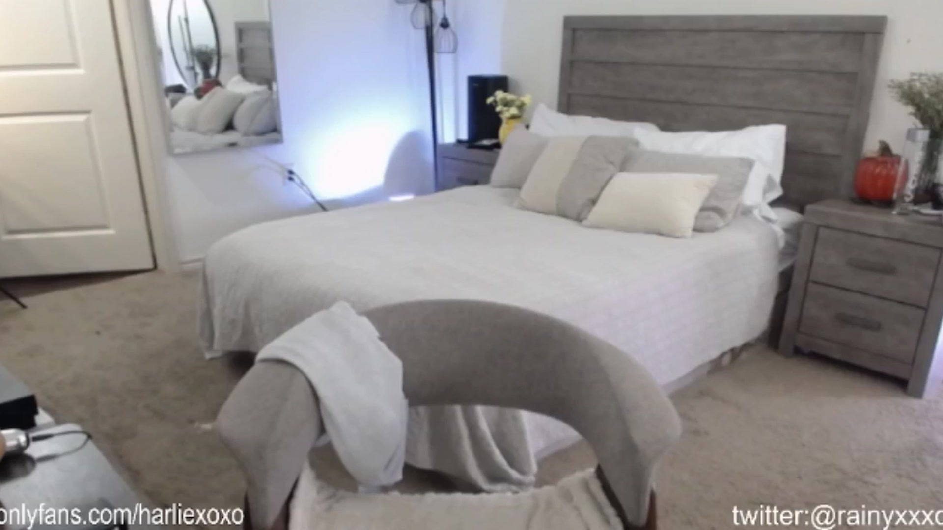 Gallery image thumbnail from SweetHarlie's myfreecams stream on, 10/30/2024, 21:32 image 20 of 20