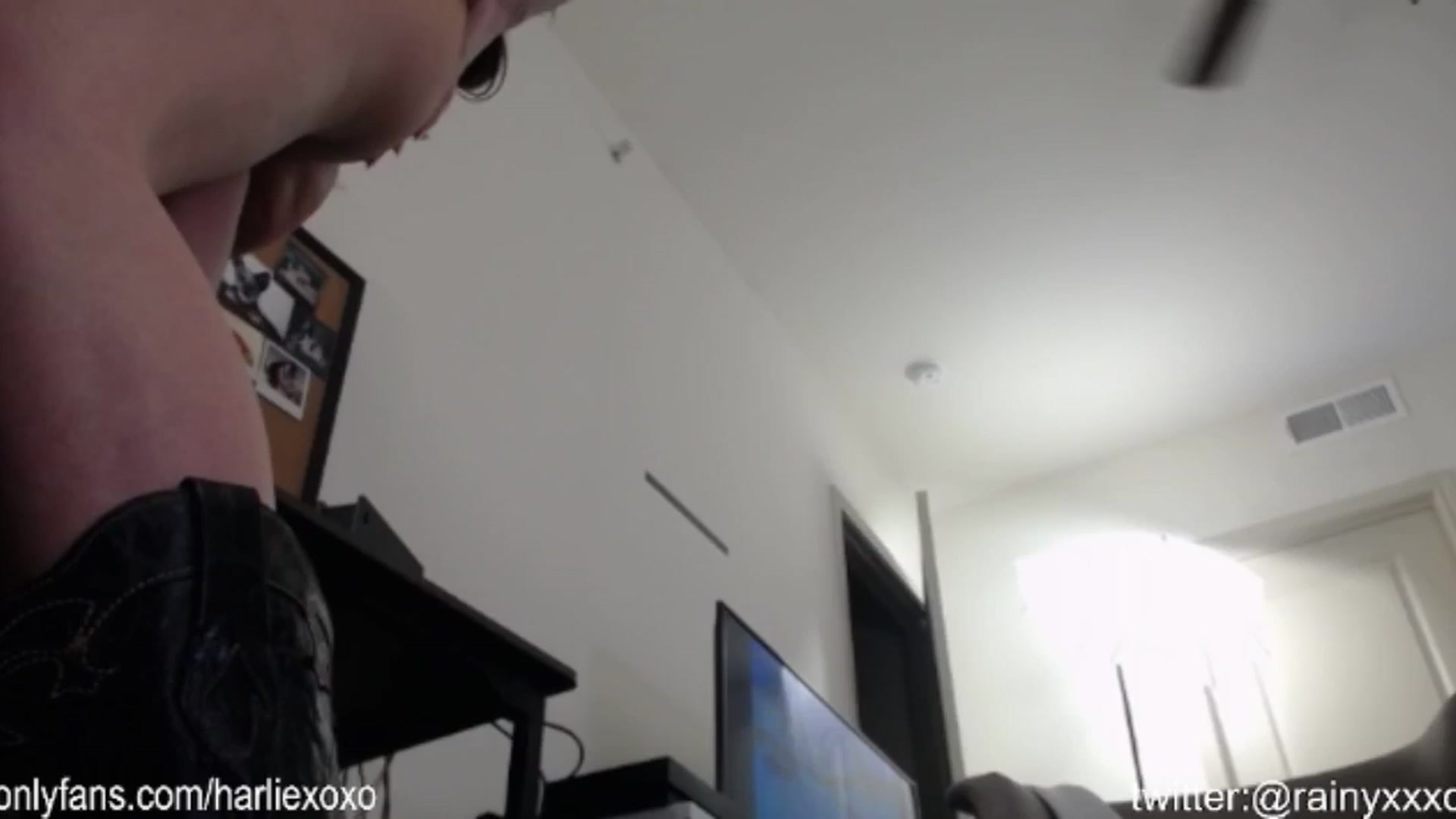 Gallery image thumbnail from SweetHarlie's myfreecams stream on, 11/01/2024, 24:59 image 16 of 20