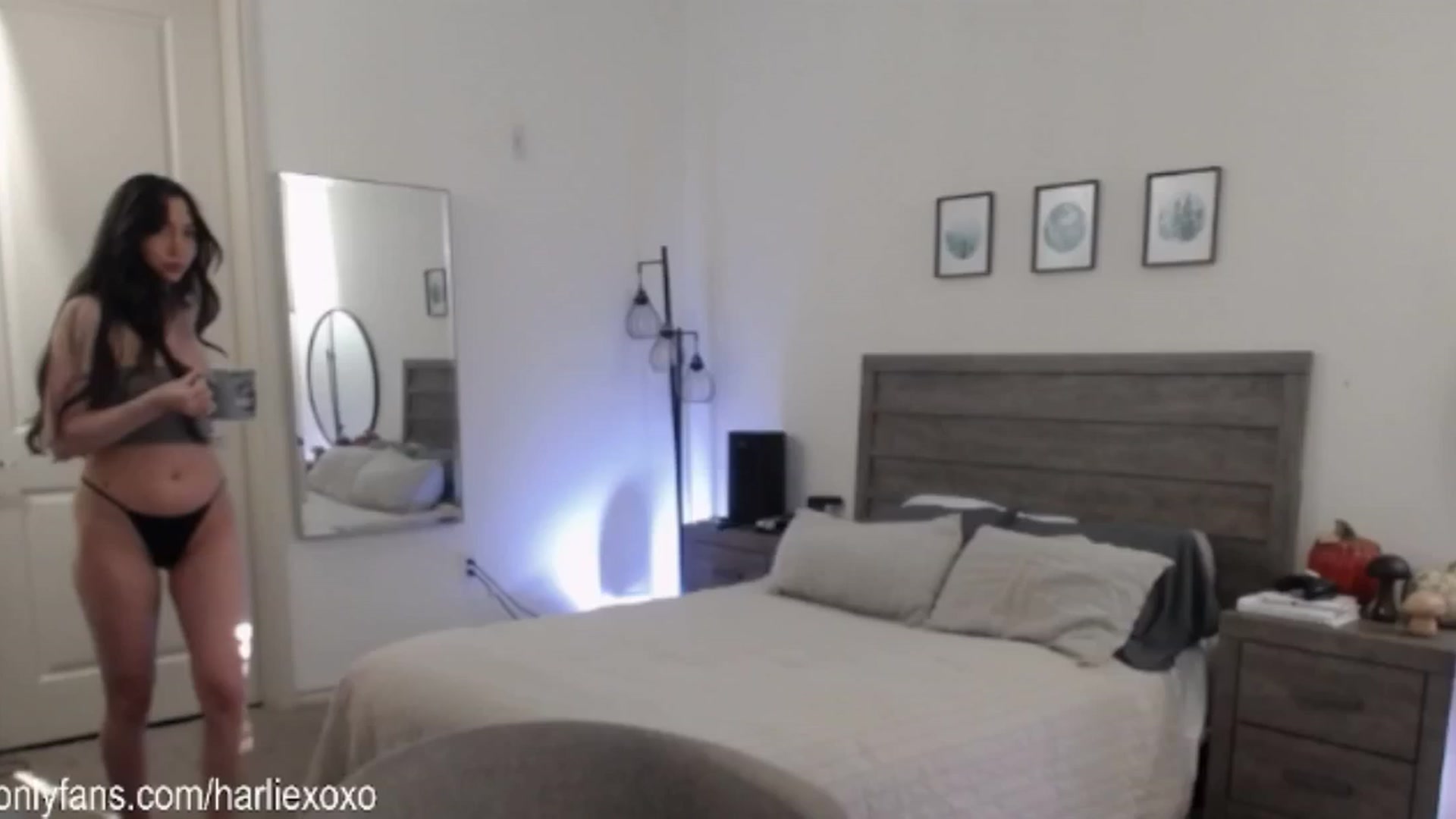 Gallery image thumbnail from SweetHarlie's myfreecams stream on, 11/23/2024, 20:51 image 8 of 20