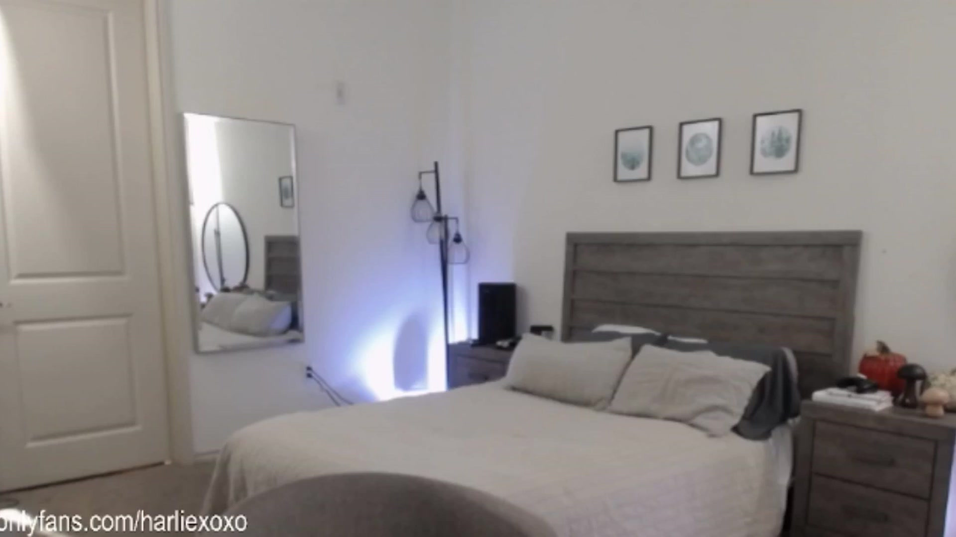 Gallery image thumbnail from SweetHarlie's myfreecams stream on, 11/23/2024, 20:51 image 7 of 20
