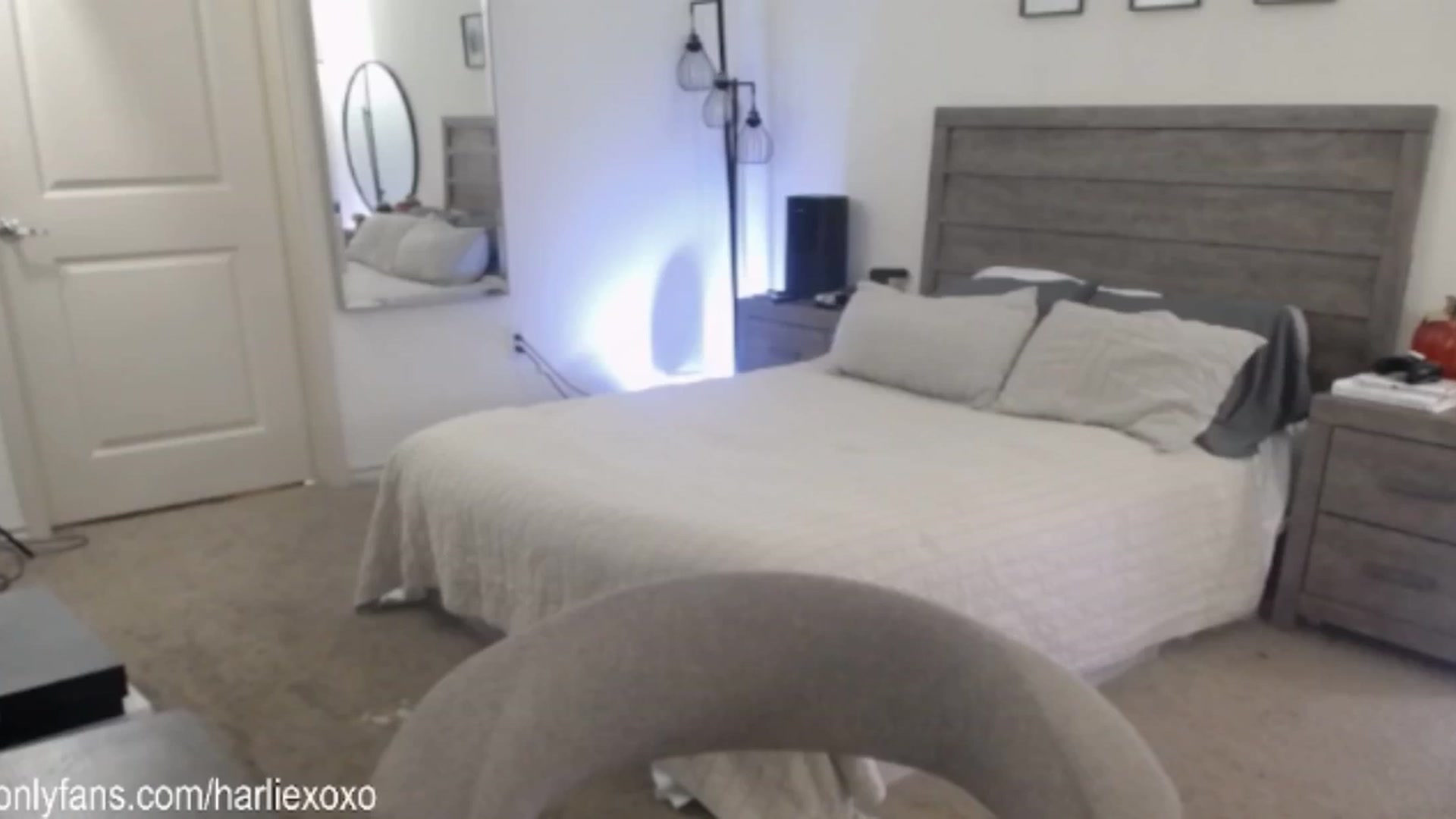 Gallery image thumbnail from SweetHarlie's myfreecams stream on, 11/23/2024, 23:56 image 10 of 20