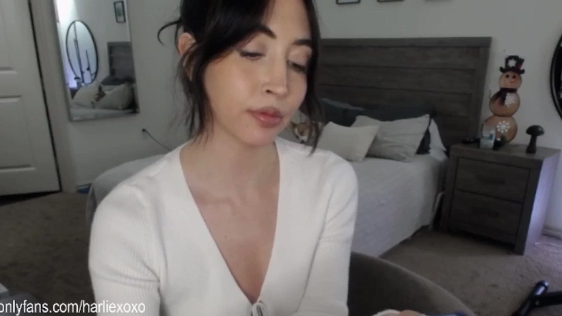 Gallery image thumbnail from SweetHarlie's myfreecams stream on, 12/27/2024, 24:20 image 11 of 20