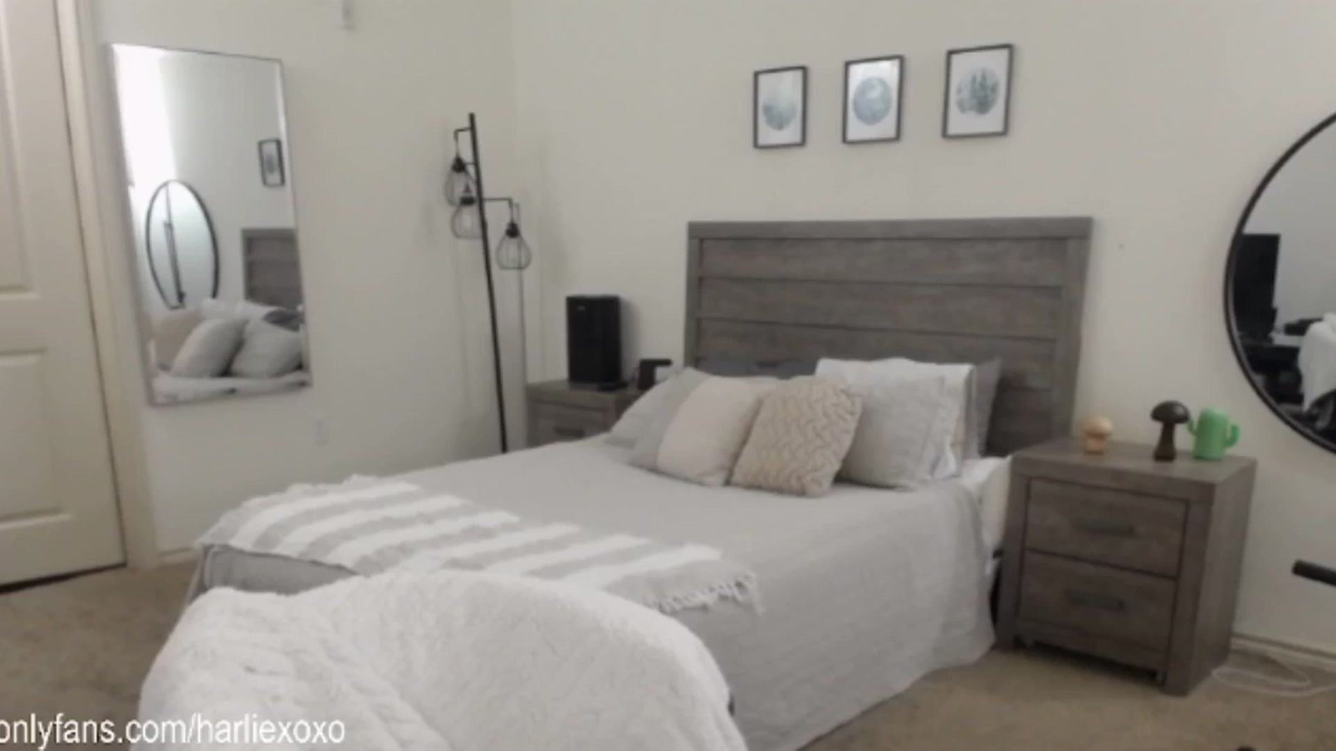 Gallery image thumbnail from SweetHarlie's myfreecams stream on, 01/06/2025, 22:50 image 17 of 20