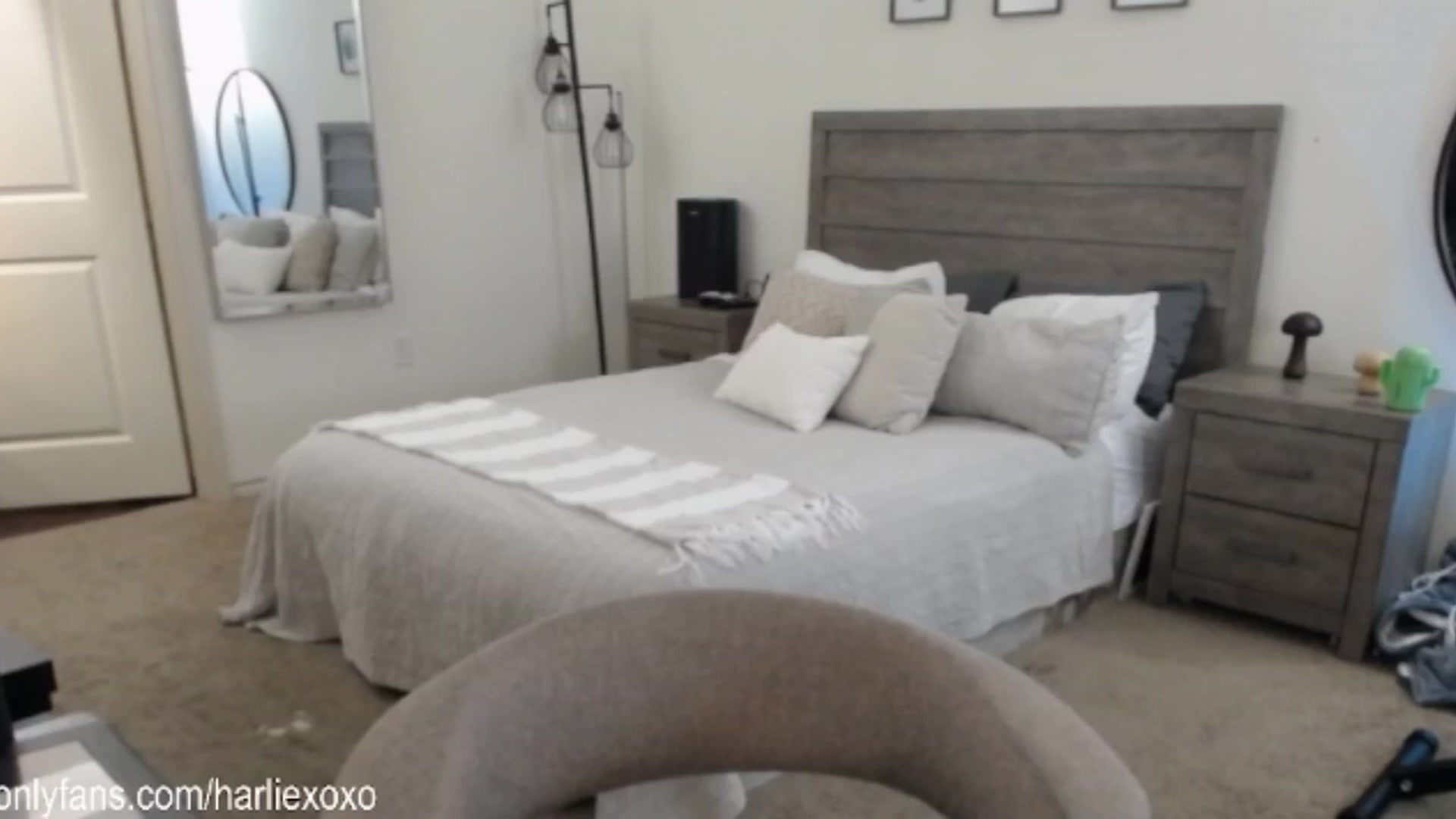 Gallery image thumbnail from SweetHarlie's myfreecams stream on, 01/15/2025, 23:24 image 1 of 20