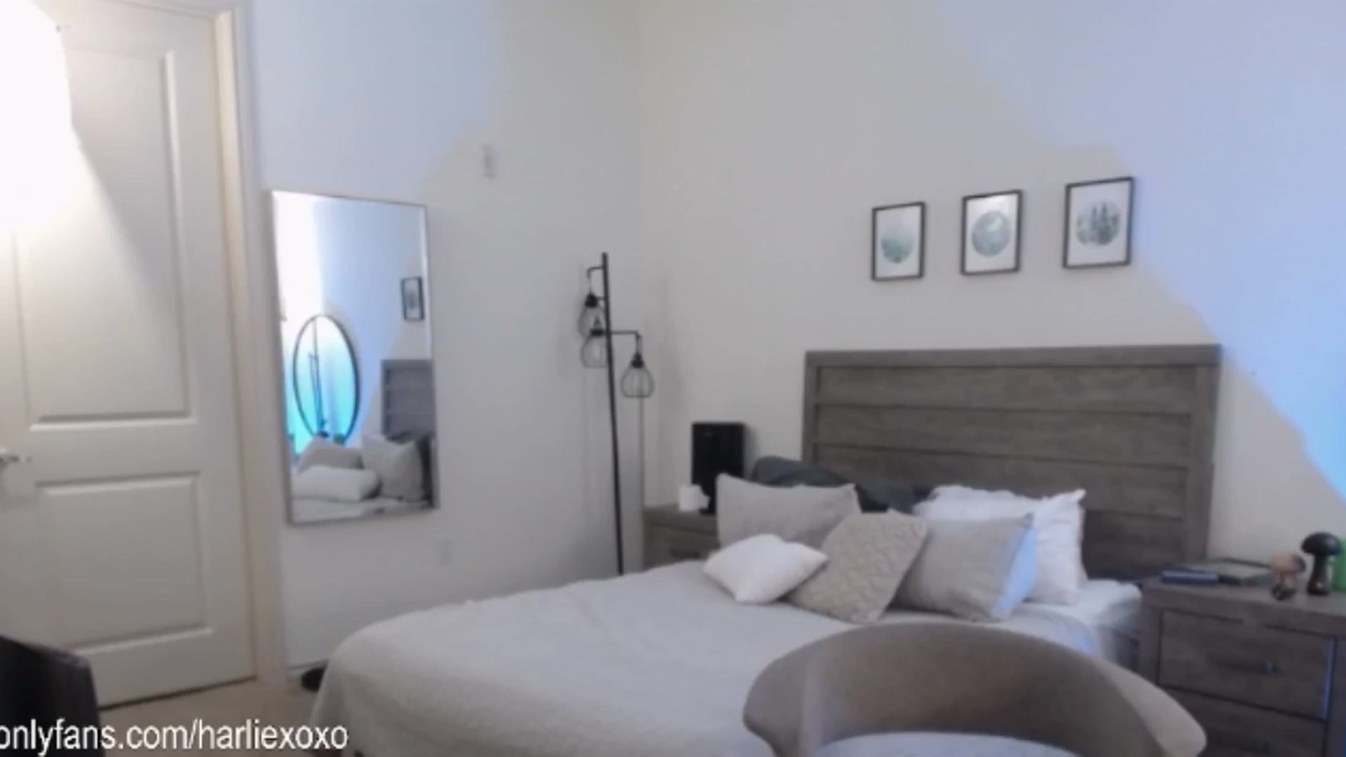 Gallery image thumbnail from SweetHarlie's myfreecams stream on, 02/06/2025, 24:17 image 11 of 20