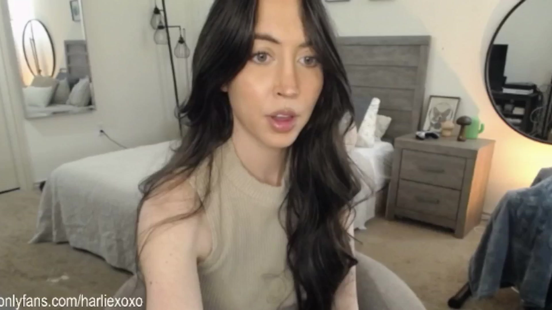 Gallery image thumbnail from SweetHarlie's myfreecams stream on, 03/04/2025, 23:47 image 13 of 20