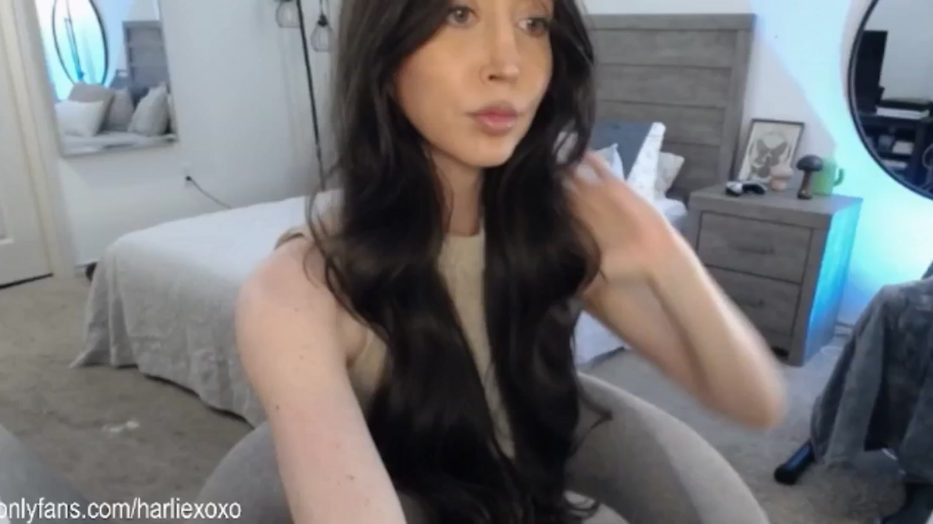 Gallery image thumbnail from SweetHarlie's myfreecams stream on, 03/04/2025, 23:47 image 19 of 20