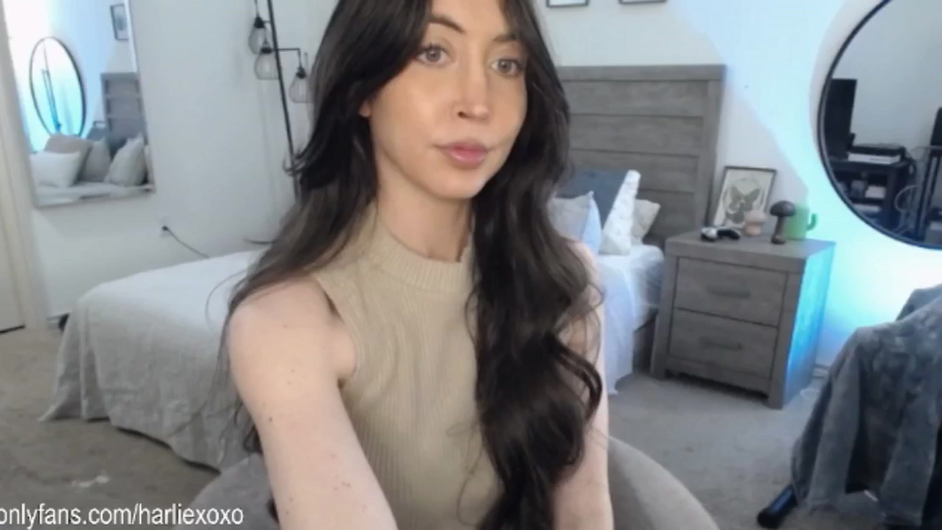 Gallery image thumbnail from SweetHarlie's myfreecams stream on, 03/04/2025, 23:47 image 12 of 20