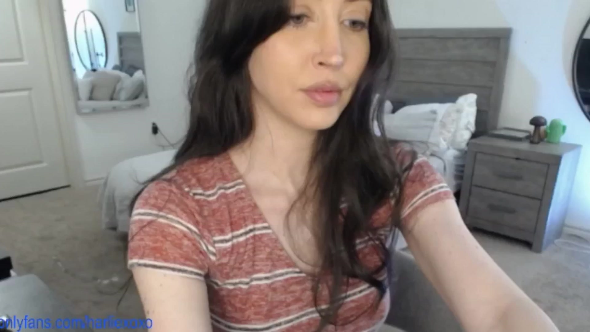 Gallery image thumbnail from SweetHarlie's myfreecams stream on, 03/21/2025, 20:22 image 9 of 20