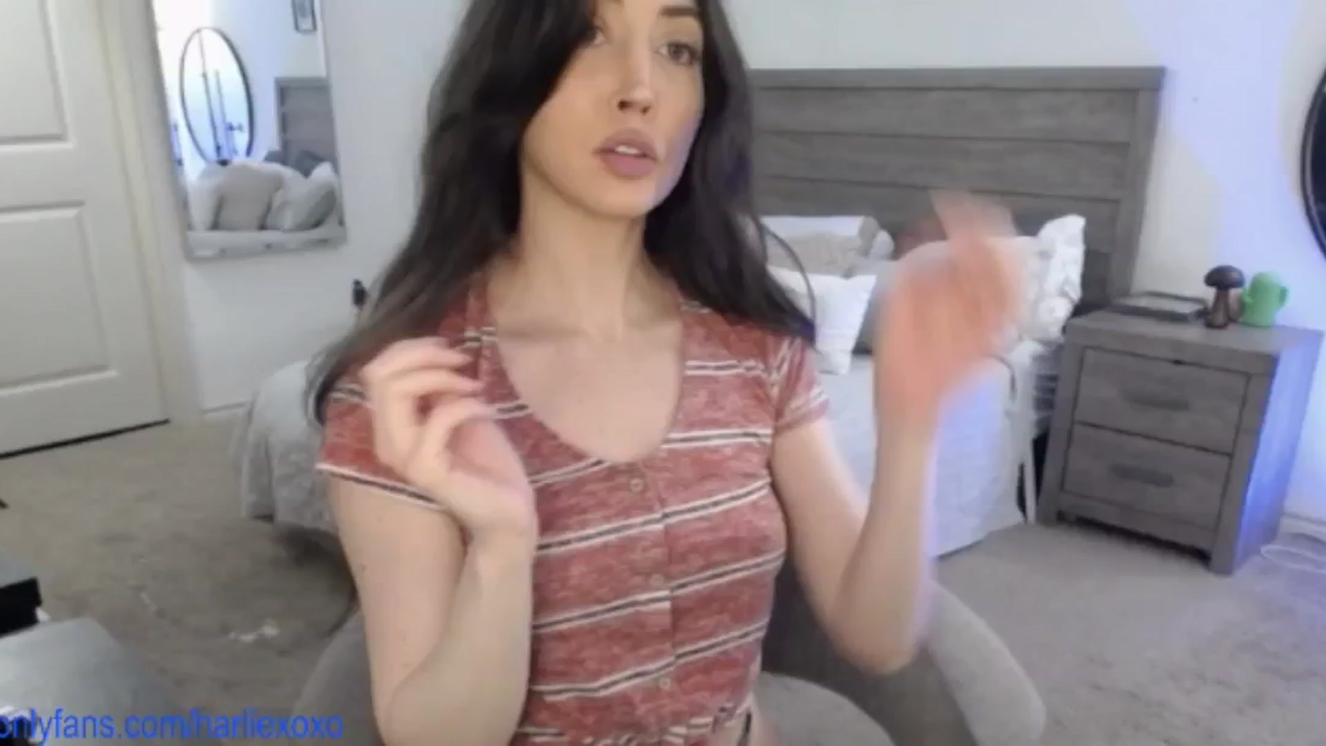 Gallery image thumbnail from SweetHarlie's myfreecams stream on, 03/21/2025, 20:22 image 16 of 20