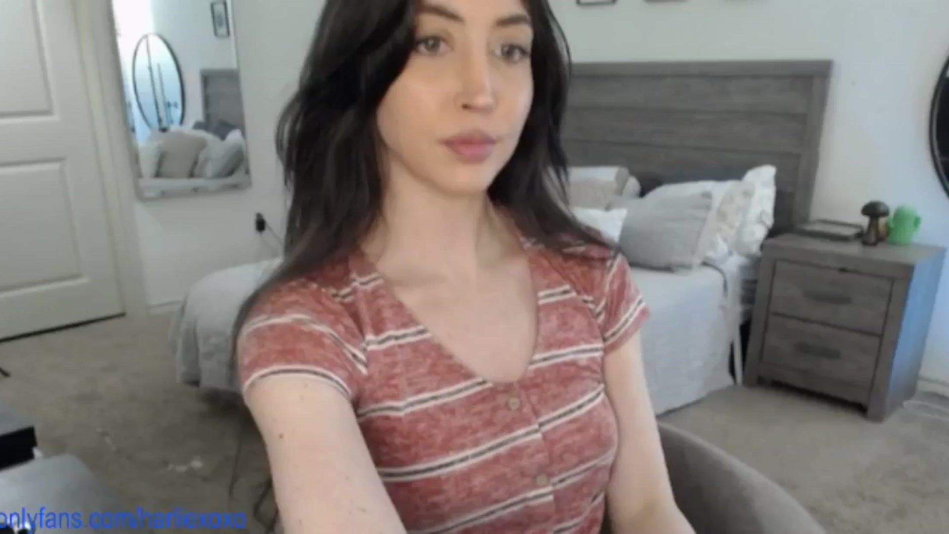 Gallery image thumbnail from SweetHarlie's myfreecams stream on, 03/21/2025, 20:22 image 15 of 20