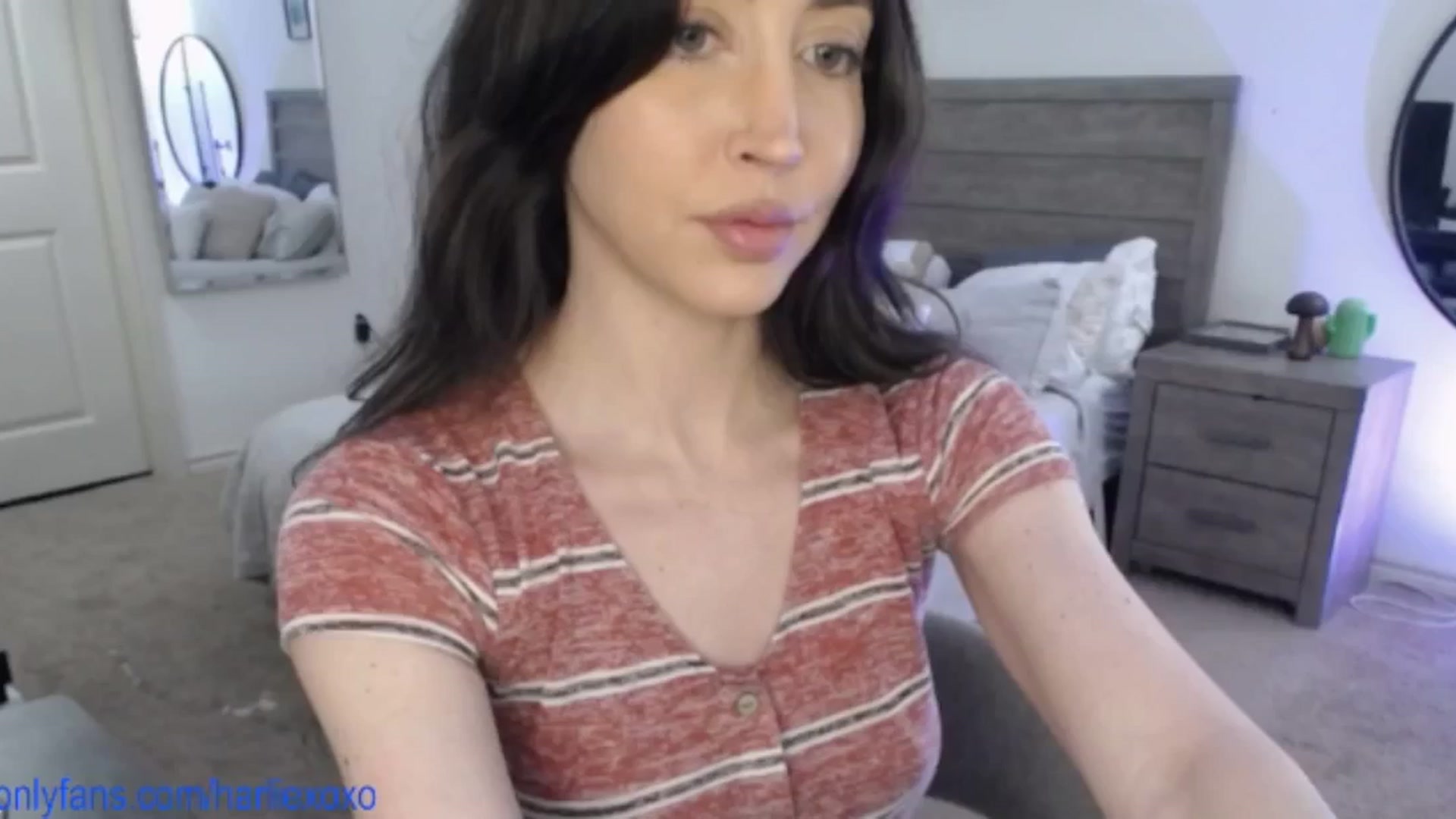 Gallery image thumbnail from SweetHarlie's myfreecams stream on, 03/21/2025, 20:22 image 10 of 20