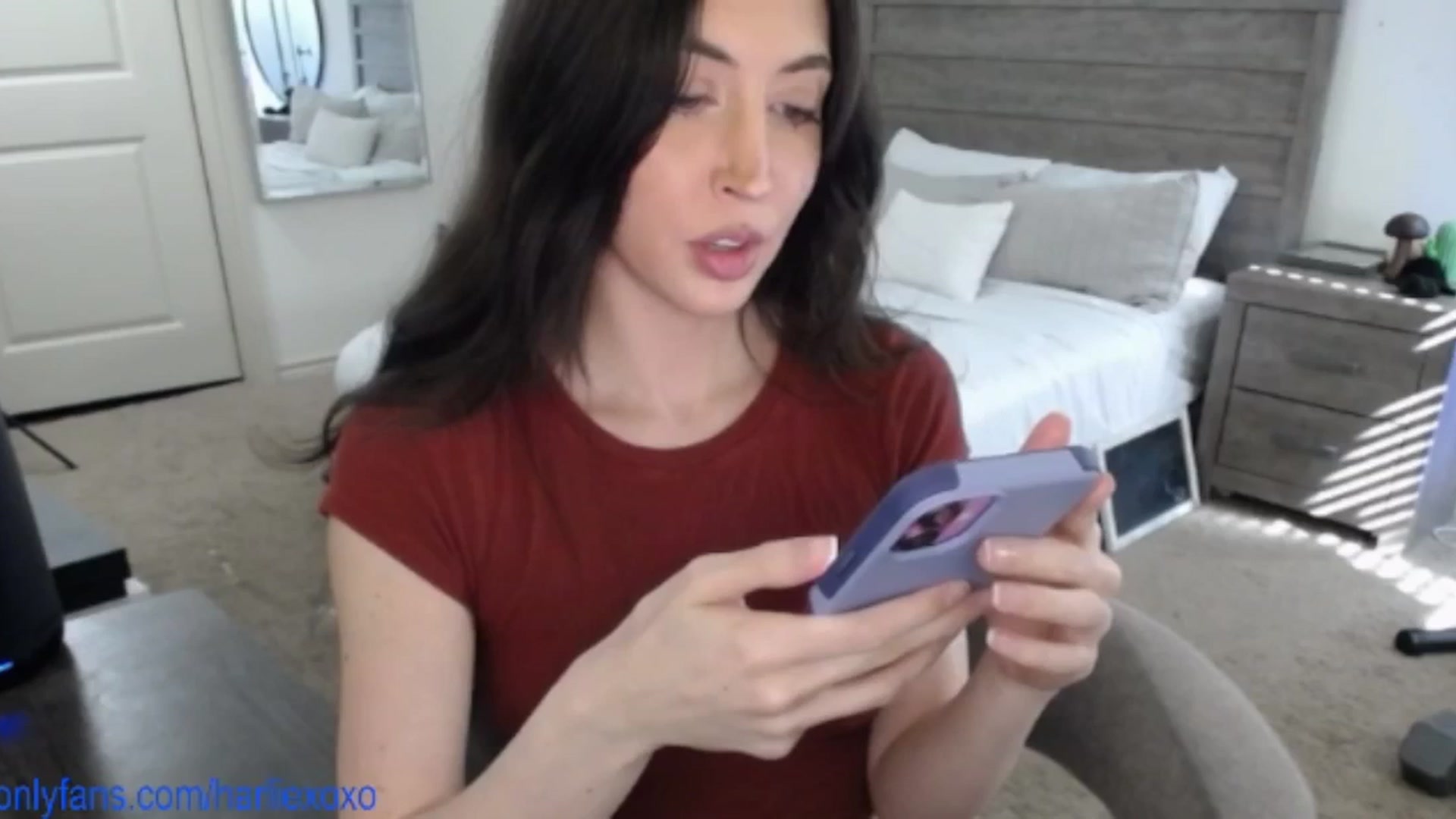 Gallery image thumbnail from SweetHarlie's myfreecams stream on, 03/24/2025, 21:52 image 2 of 20