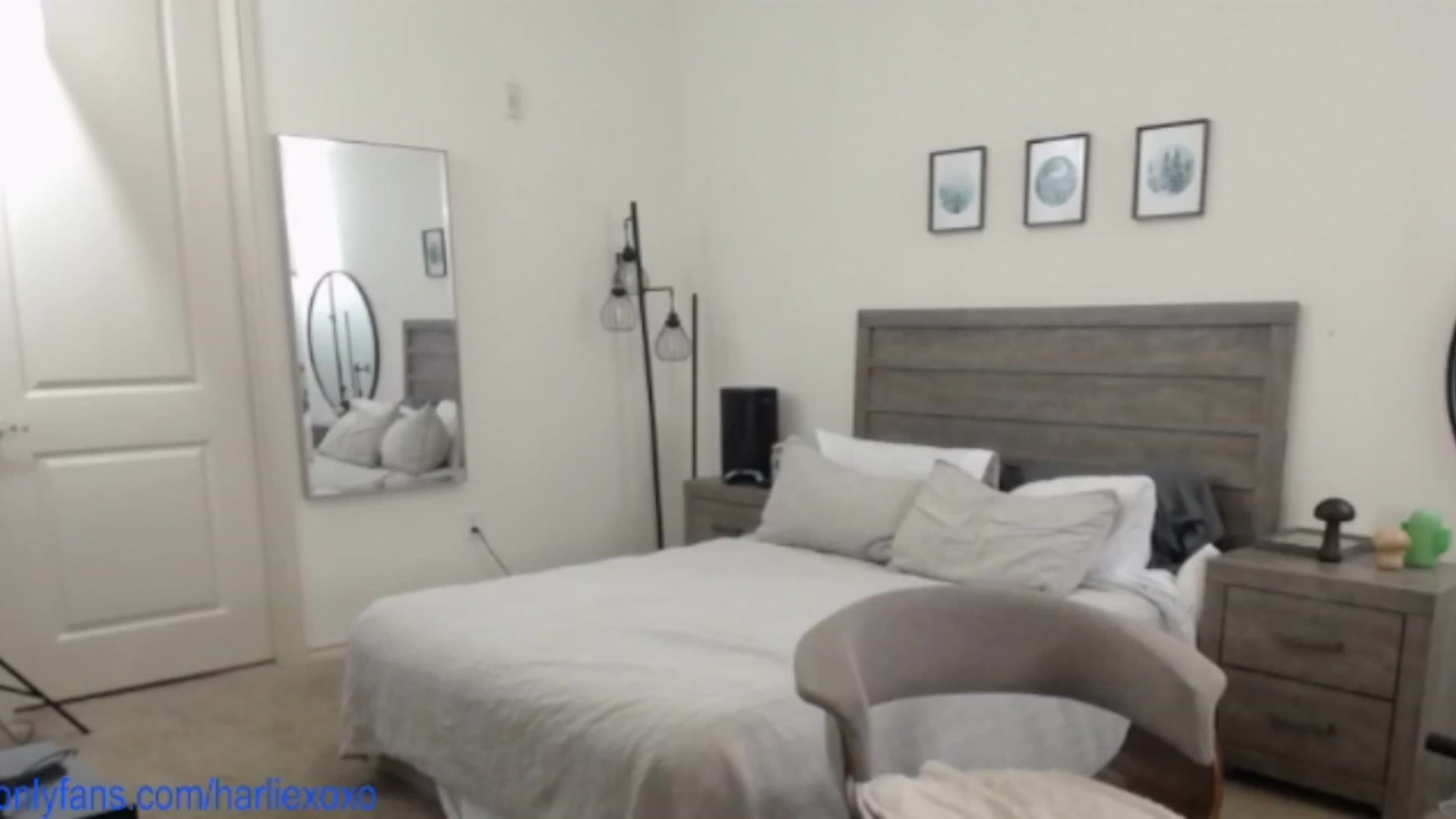 Gallery image thumbnail from SweetHarlie's myfreecams stream on, 04/04/2025, 22:11 image 3 of 20