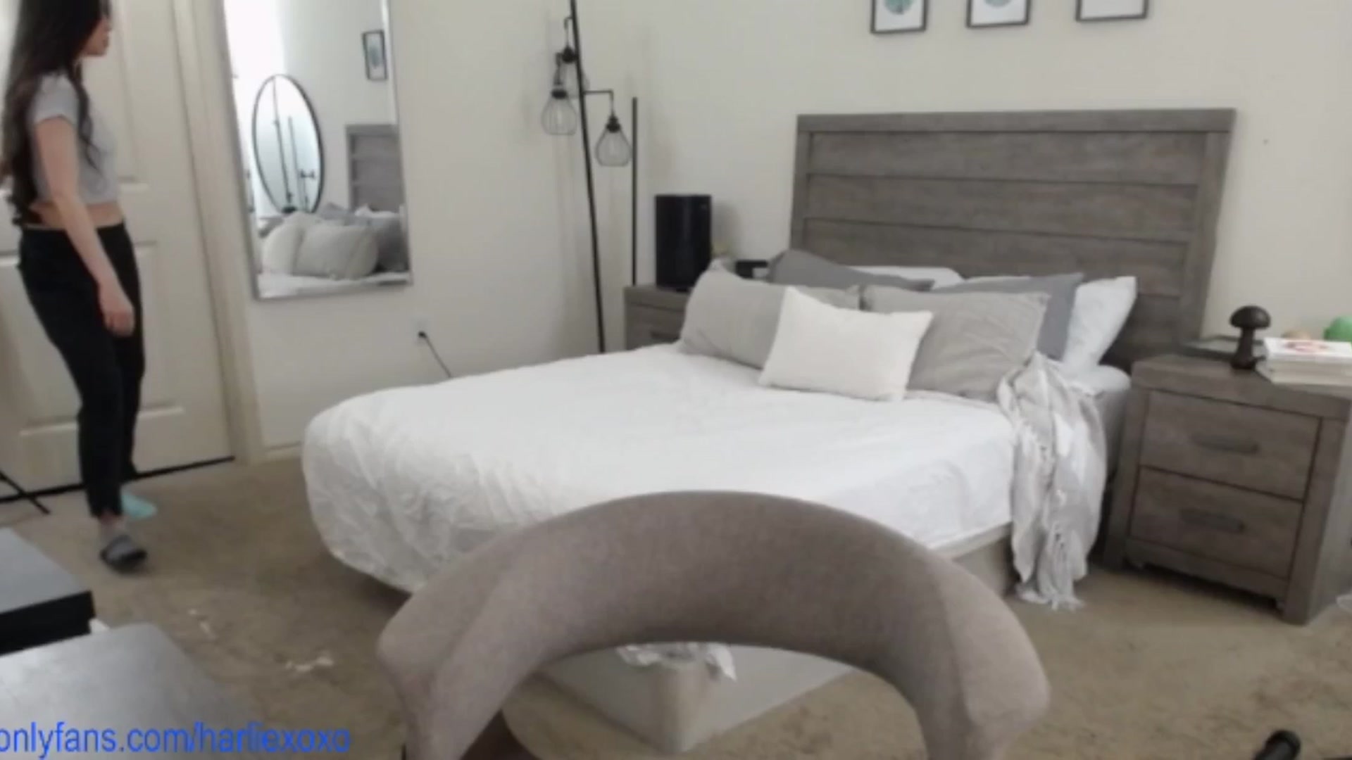 Gallery image thumbnail from SweetHarlie's myfreecams stream on, 04/09/2025, 21:38 image 2 of 20