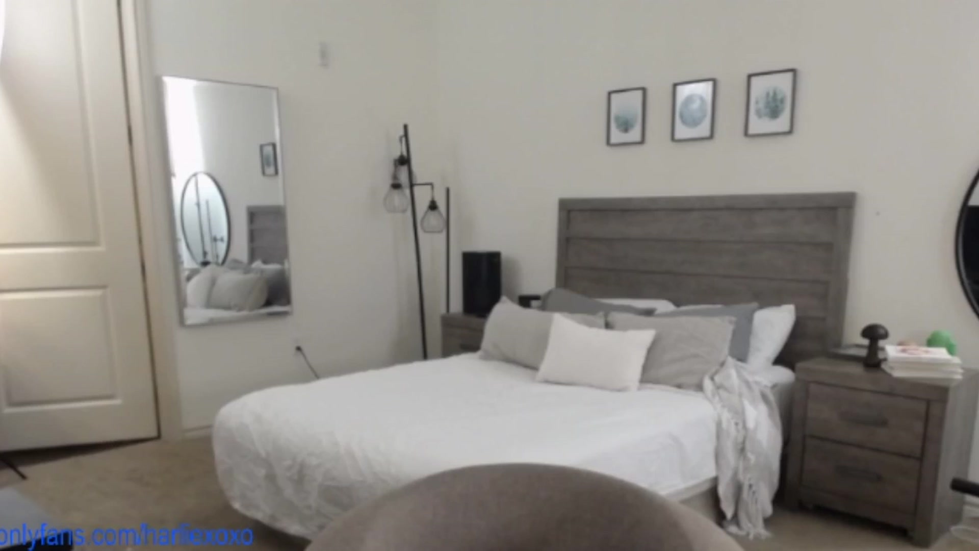 Gallery image thumbnail from SweetHarlie's myfreecams stream on, 04/09/2025, 21:38 image 14 of 20