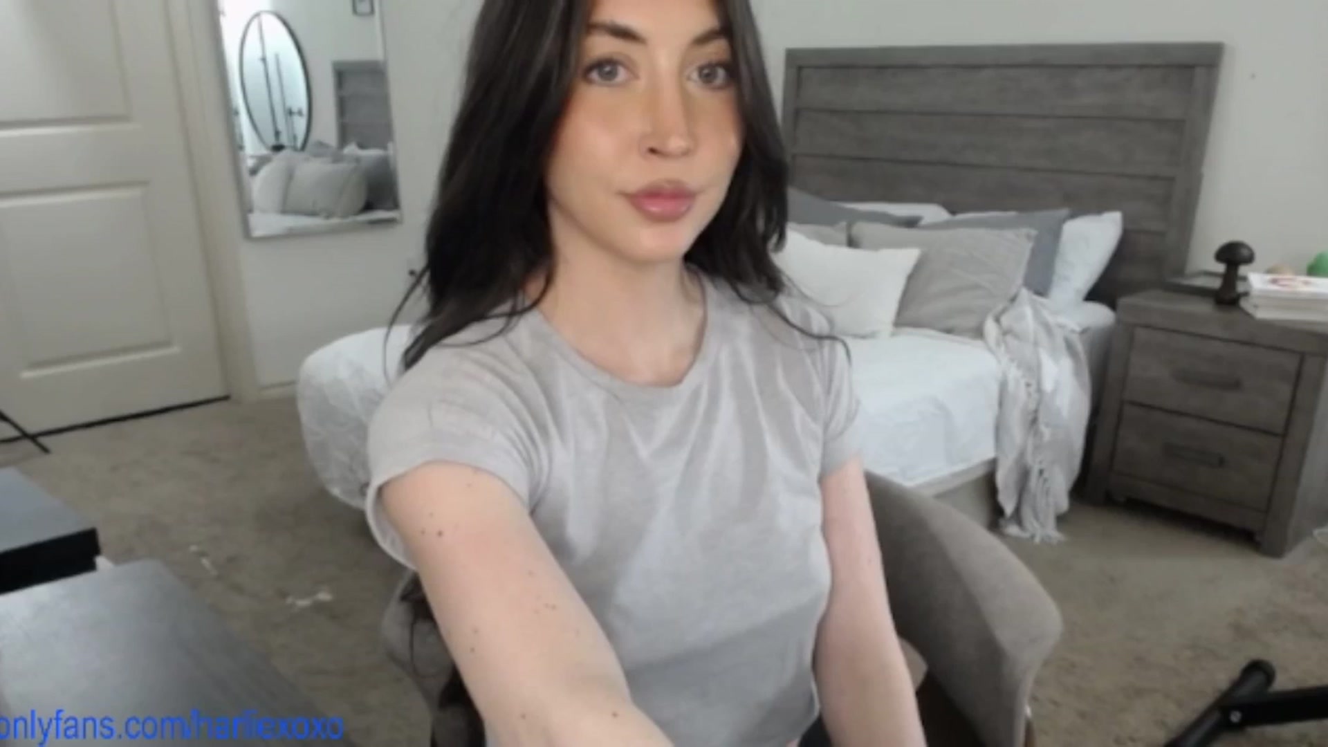 Gallery image thumbnail from SweetHarlie's myfreecams stream on, 04/09/2025, 21:38 image 4 of 20