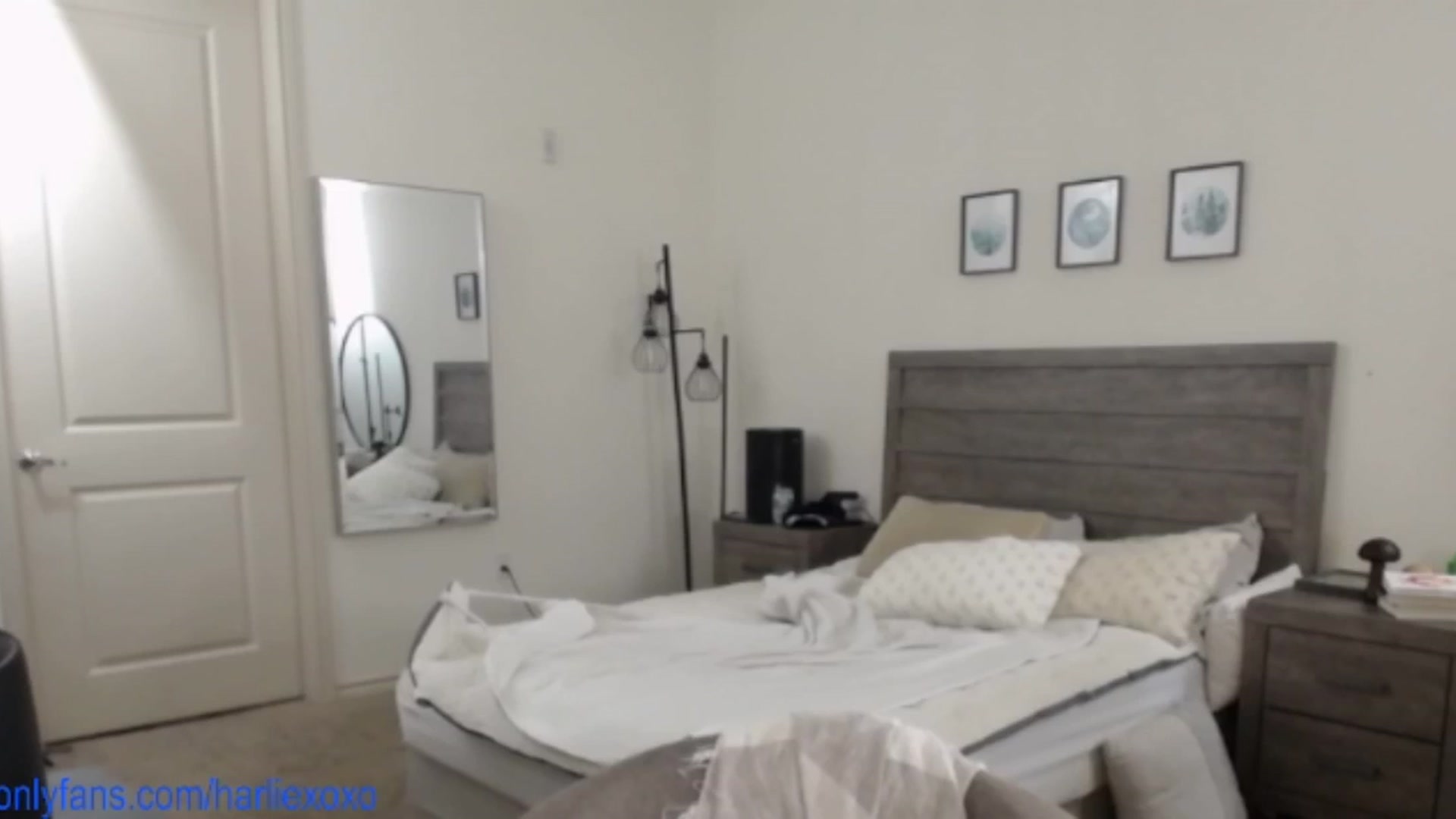 Gallery image thumbnail from SweetHarlie's myfreecams stream on, 04/13/2025, 02:07 image 3 of 20
