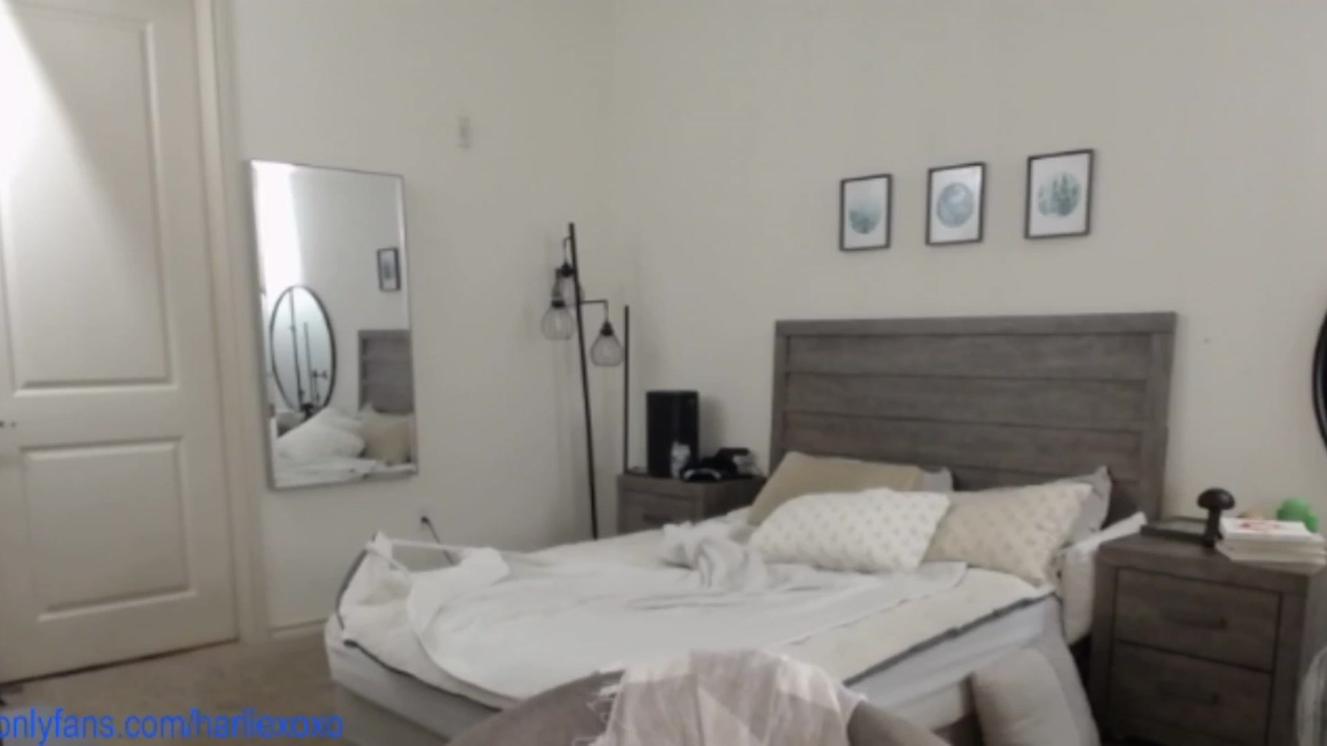 Gallery image thumbnail from SweetHarlie's myfreecams stream on, 04/13/2025, 02:07 image 4 of 20