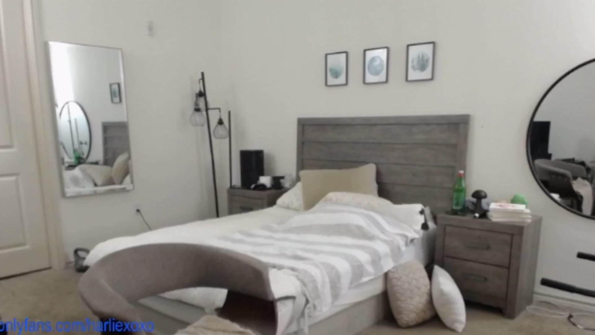 Gallery image thumbnail from SweetHarlie's myfreecams stream on, 04/18/2025, 20:32 image 19 of 20