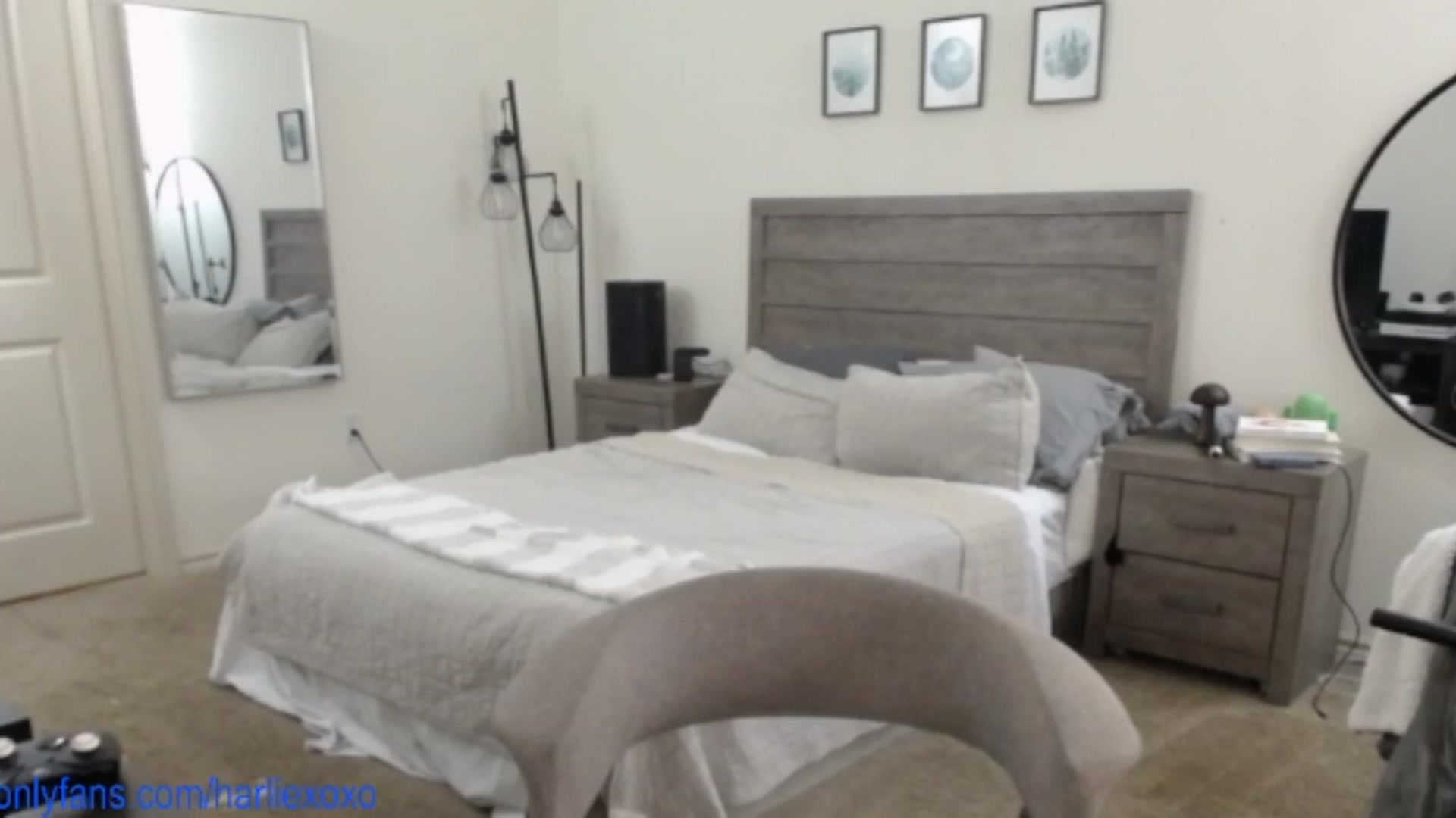 Gallery image thumbnail from SweetHarlie's myfreecams stream on, 04/20/2025, 01:37 image 13 of 20