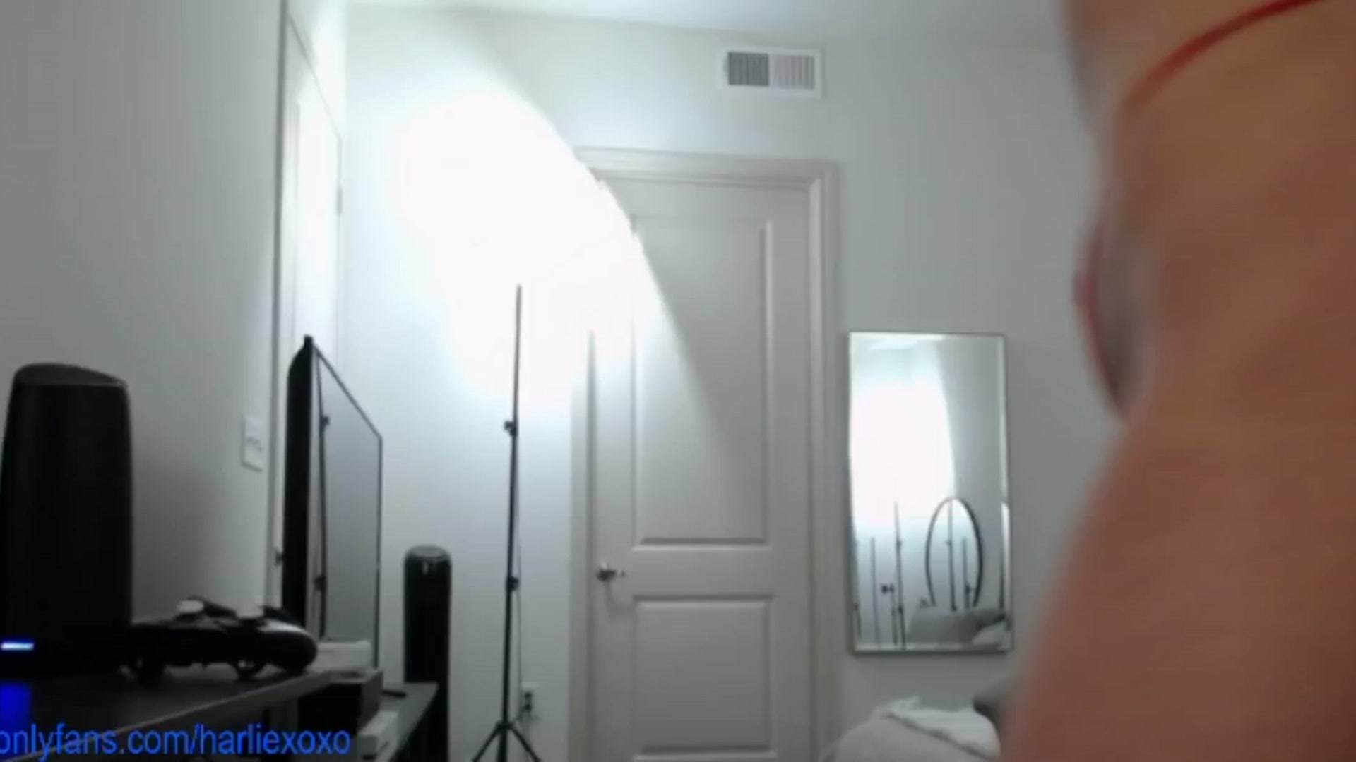 Gallery image thumbnail from SweetHarlie's myfreecams stream on, 04/20/2025, 01:37 image 18 of 20